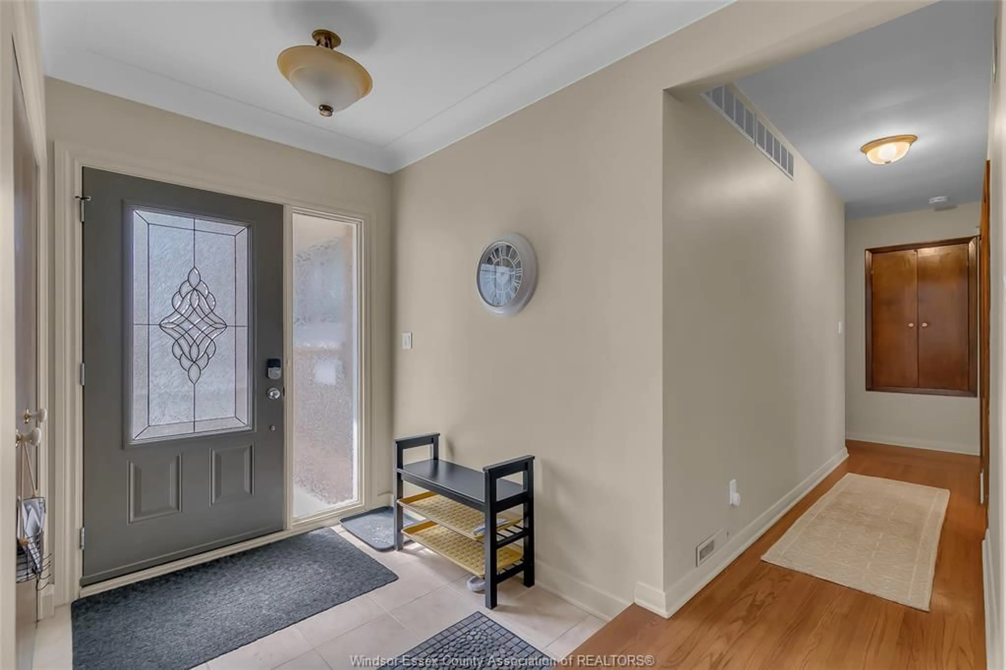 Indoor entryway for 2930 Curry Ave, Windsor Ontario N9E 2Y1