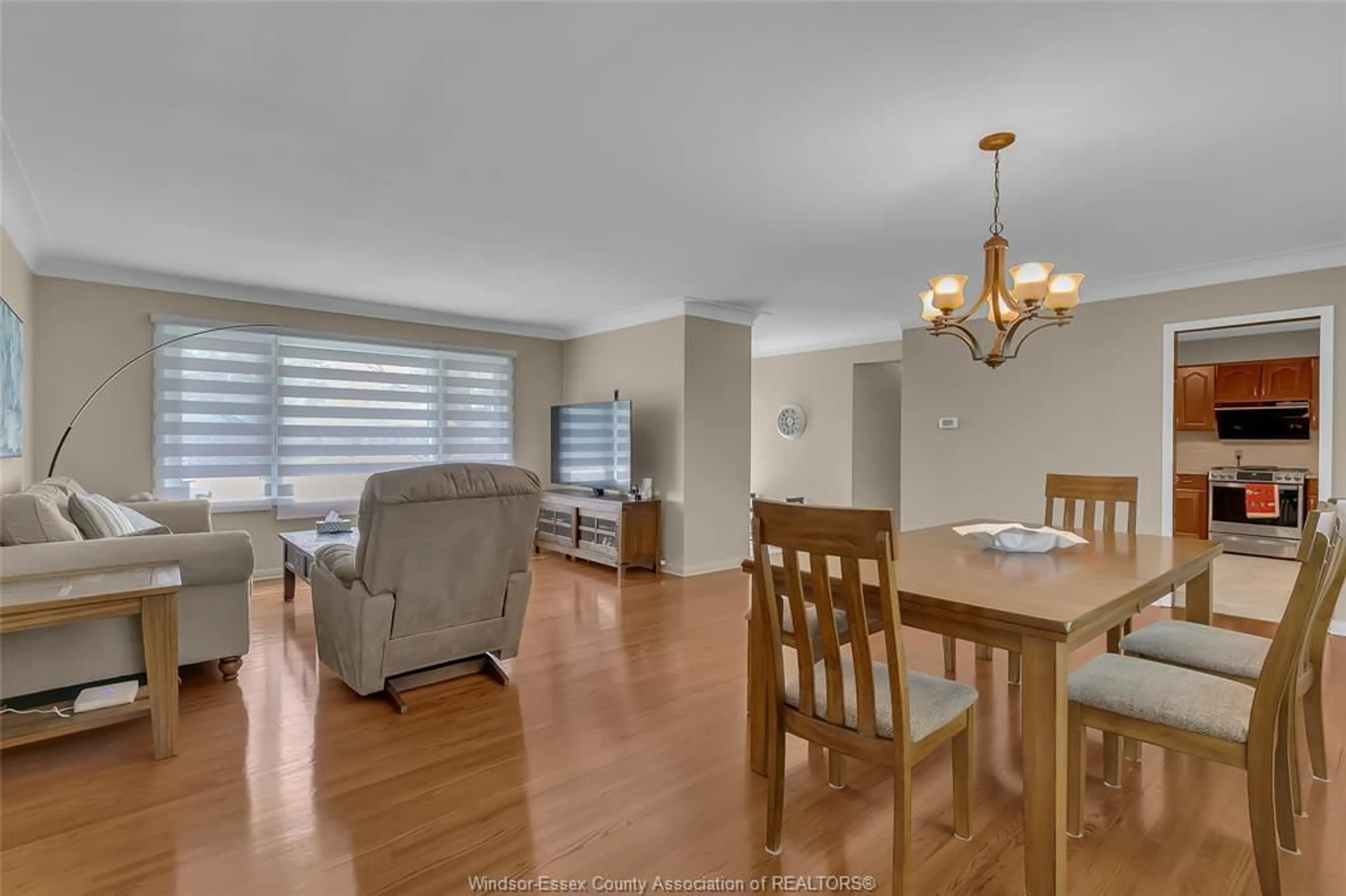 Dining room, wood/laminate floor for 2930 Curry Ave, Windsor Ontario N9E 2Y1
