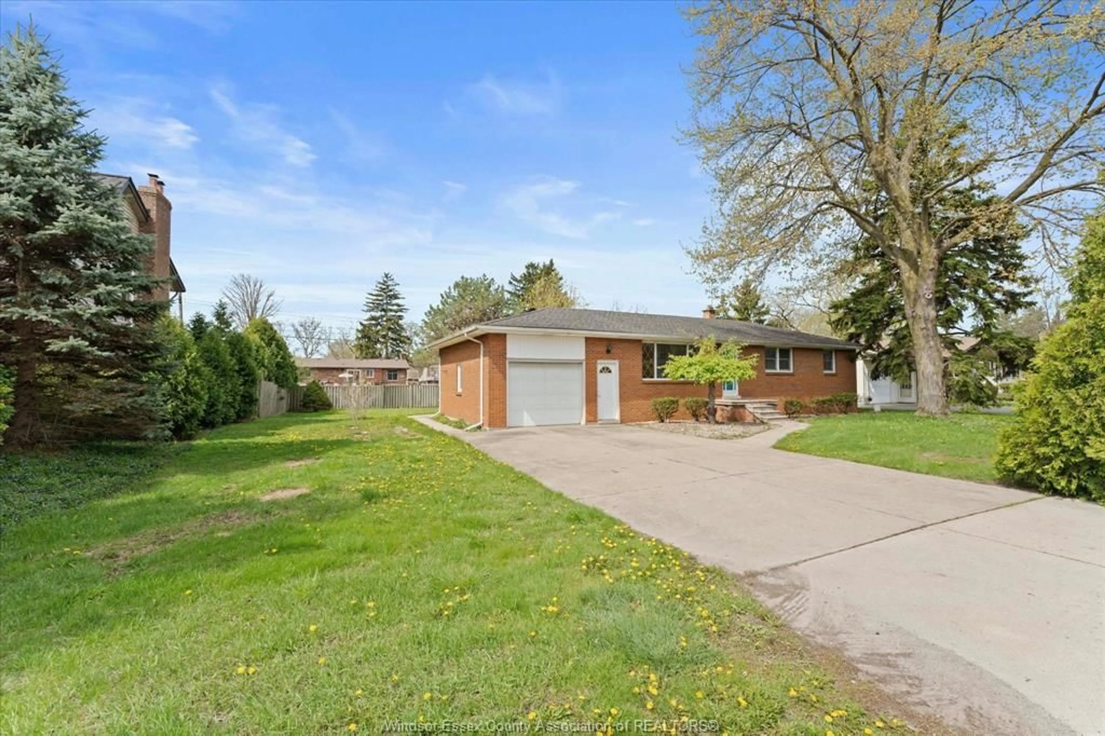 Unknown for 4045 DOUGALL, Windsor Ontario N9G 1X4