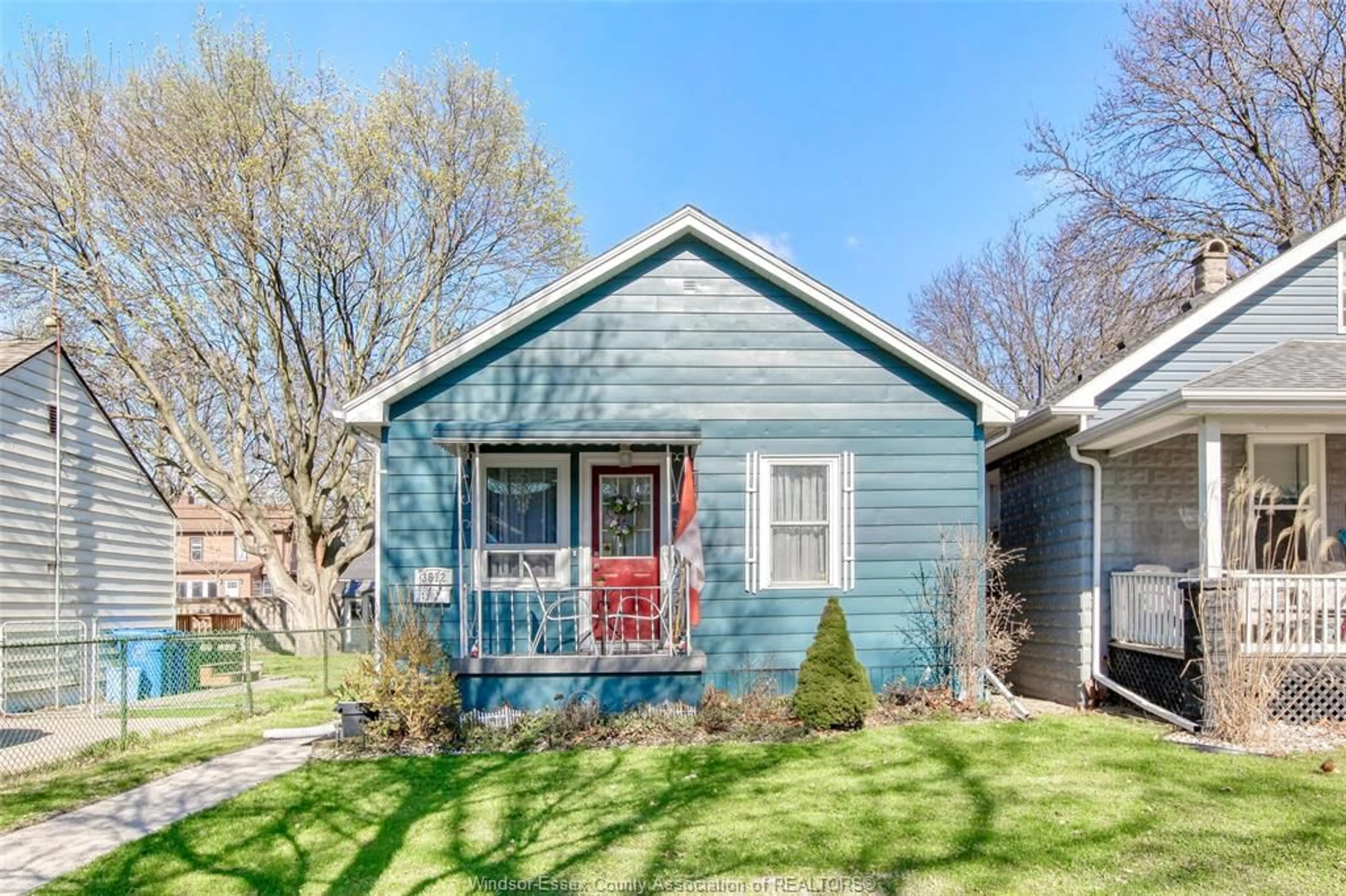 Home with vinyl exterior material, street for 3612 KING, Windsor Ontario N9C 1P5