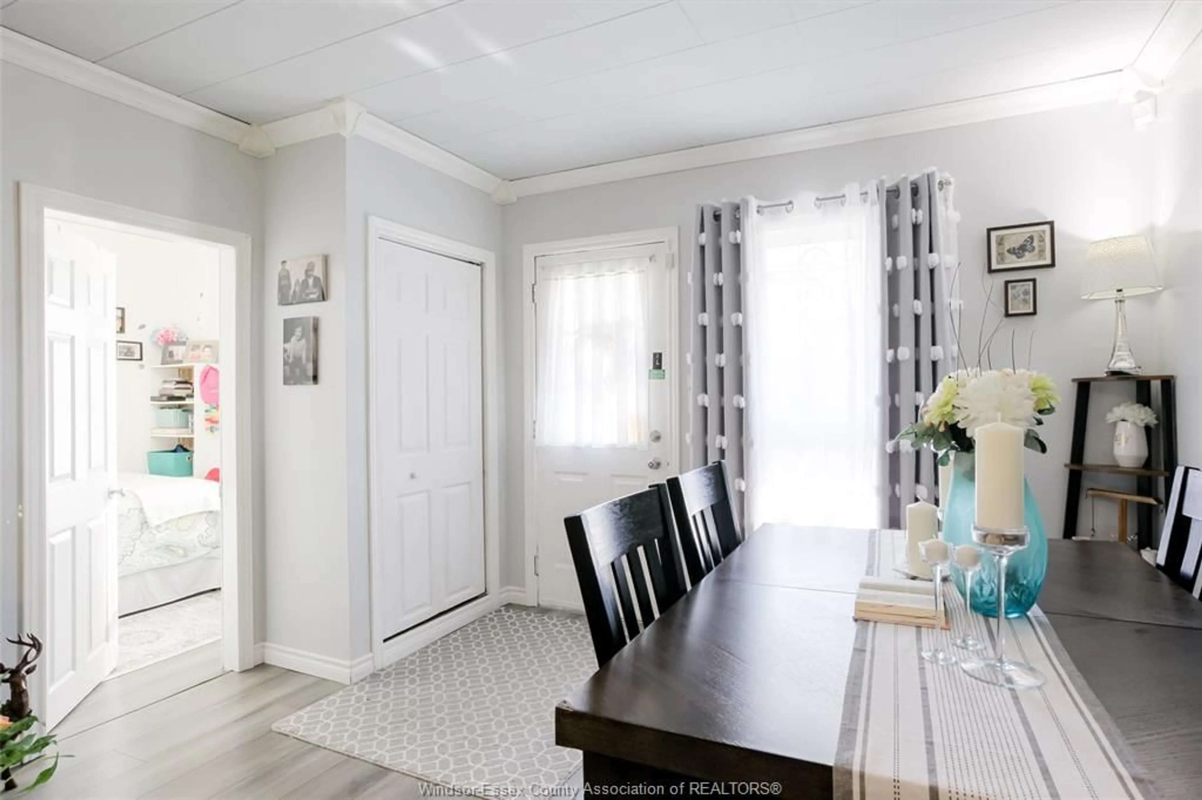 Dining room, wood/laminate floor for 3612 KING, Windsor Ontario N9C 1P5