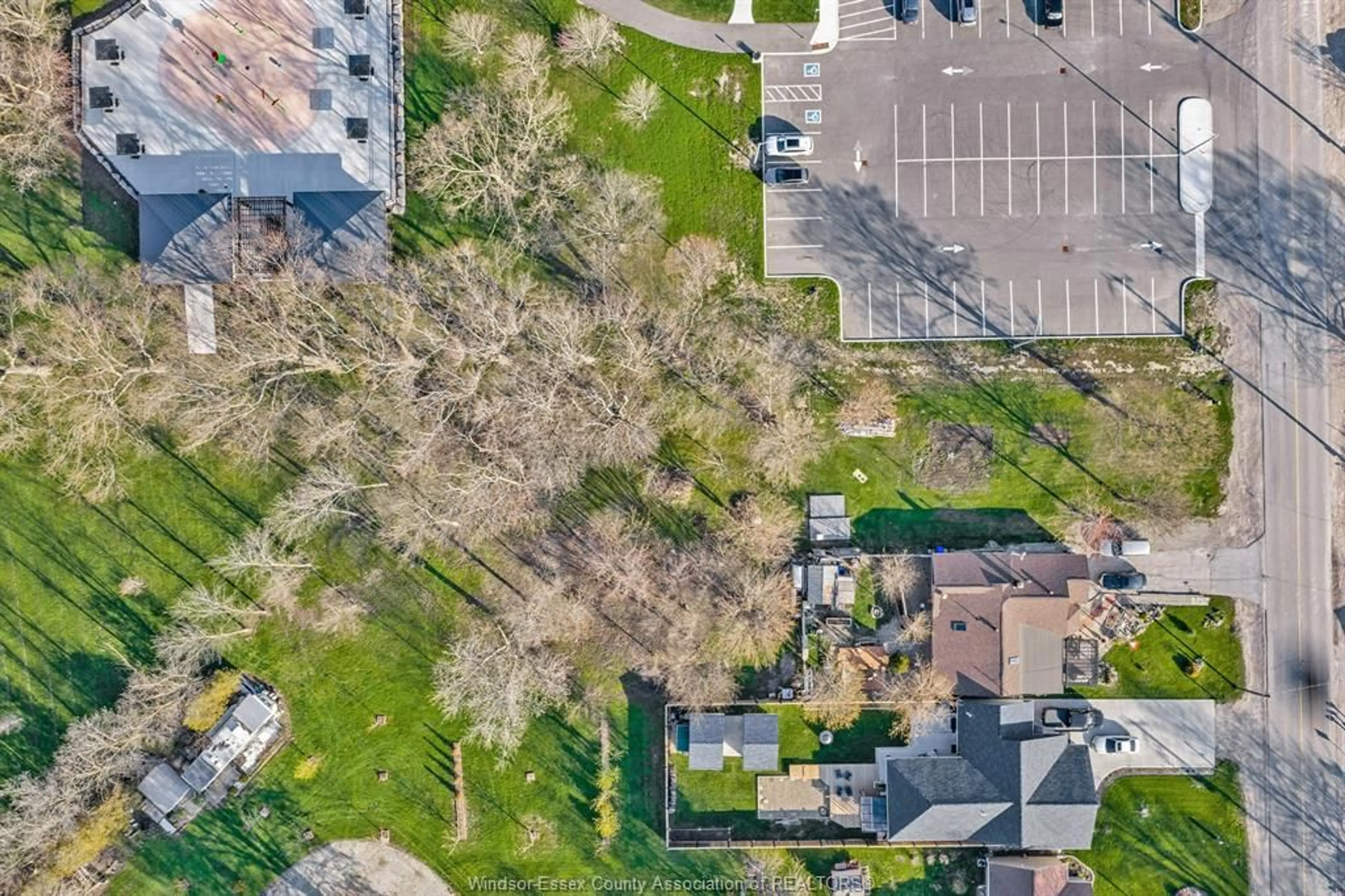 A pic from outside/outdoor area/front of a property/back of a property/a pic from drone, street for V/L POINT PELEE Dr, Leamington Ontario N8H 3V4