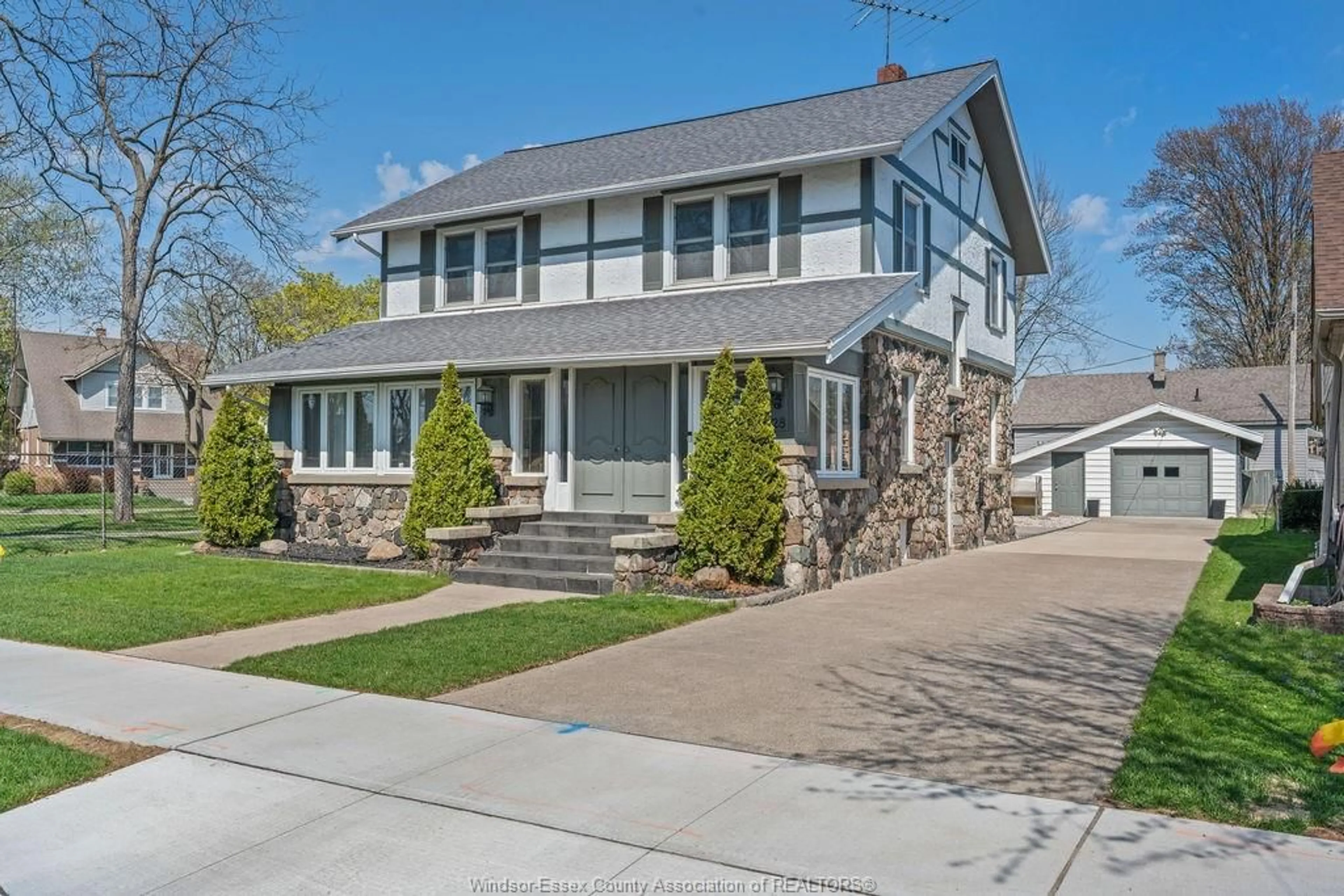 Home with vinyl exterior material, street for 28 ALBERT St, Leamington Ontario N8H 3J8