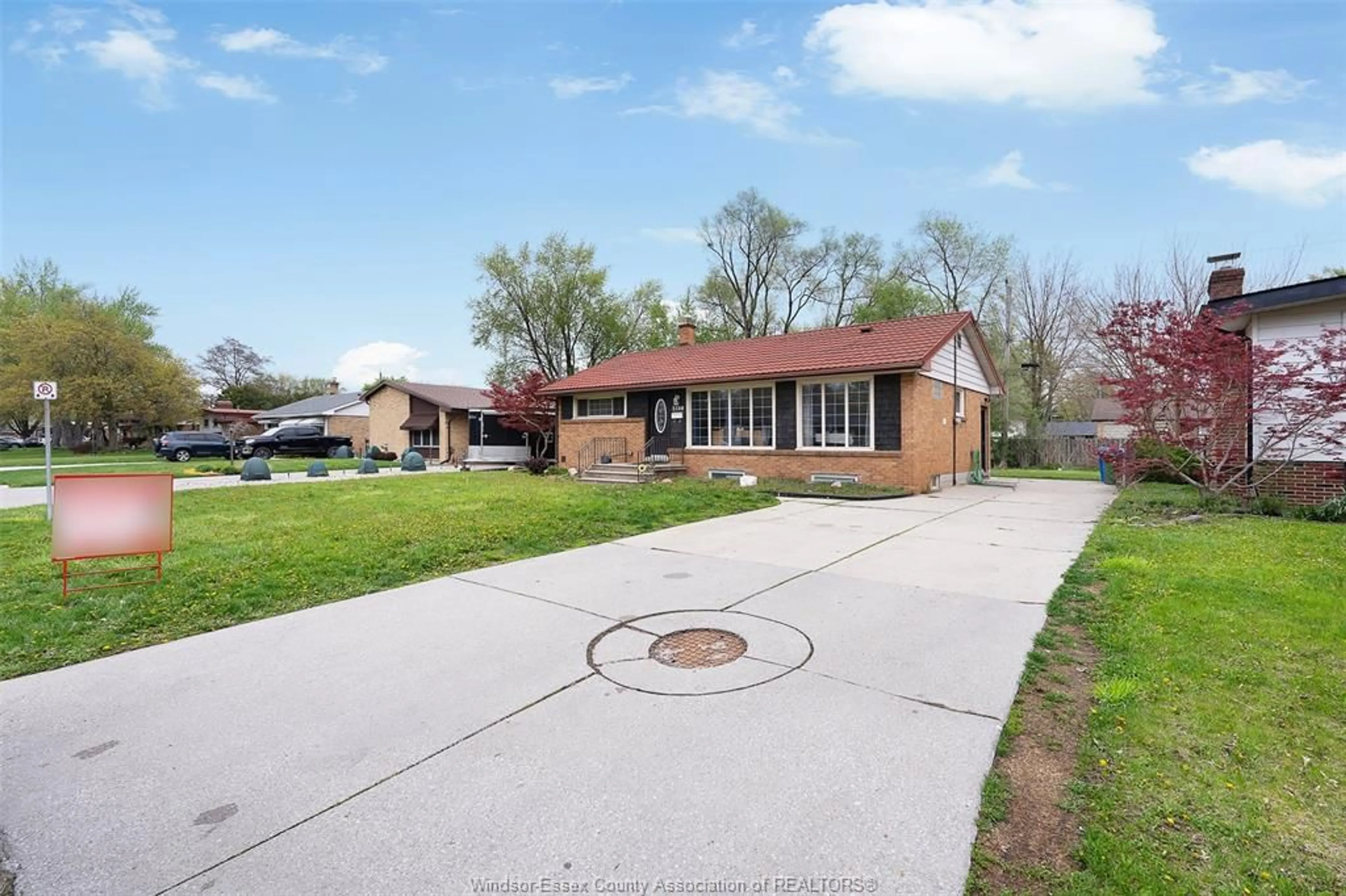 A pic from outside/outdoor area/front of a property/back of a property/a pic from drone, street for 3598 RANKIN Ave, Windsor Ontario N9E 3C5
