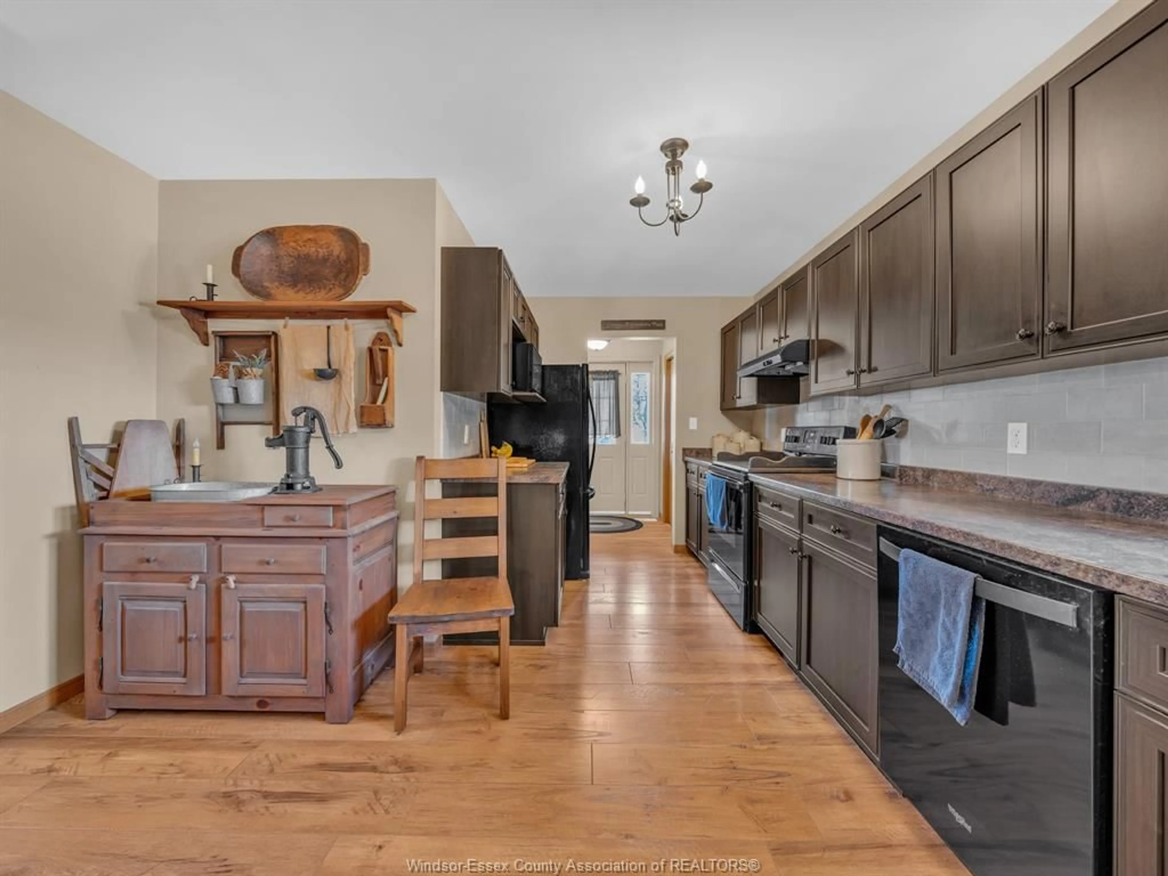 Open concept kitchen, unknown for 654 RICHMOND, Amherstburg Ontario N9V 3Z4