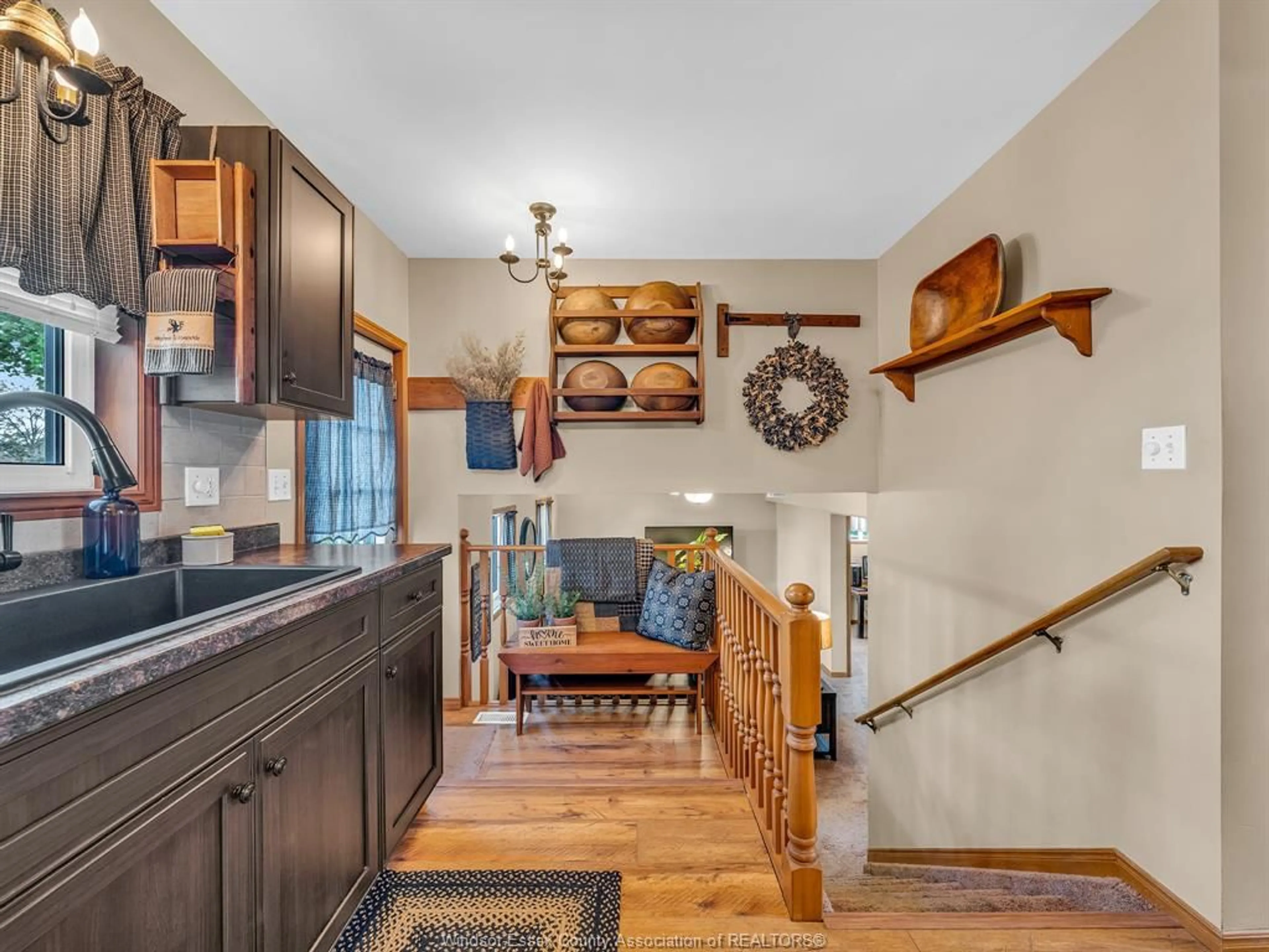 Indoor entryway for 654 RICHMOND, Amherstburg Ontario N9V 3Z4