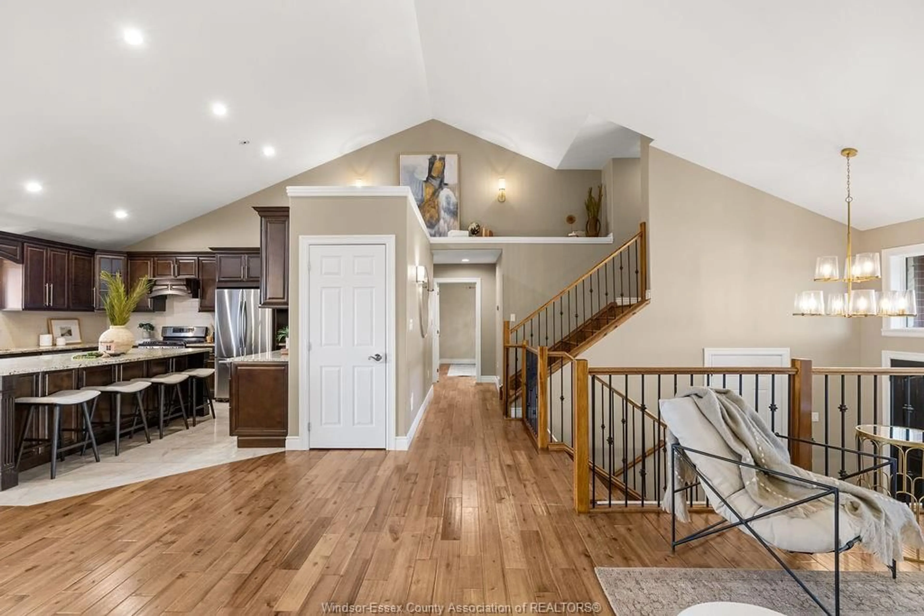 Indoor entryway for 379 PIROLI Cres, Lakeshore Ontario N8L 0R7