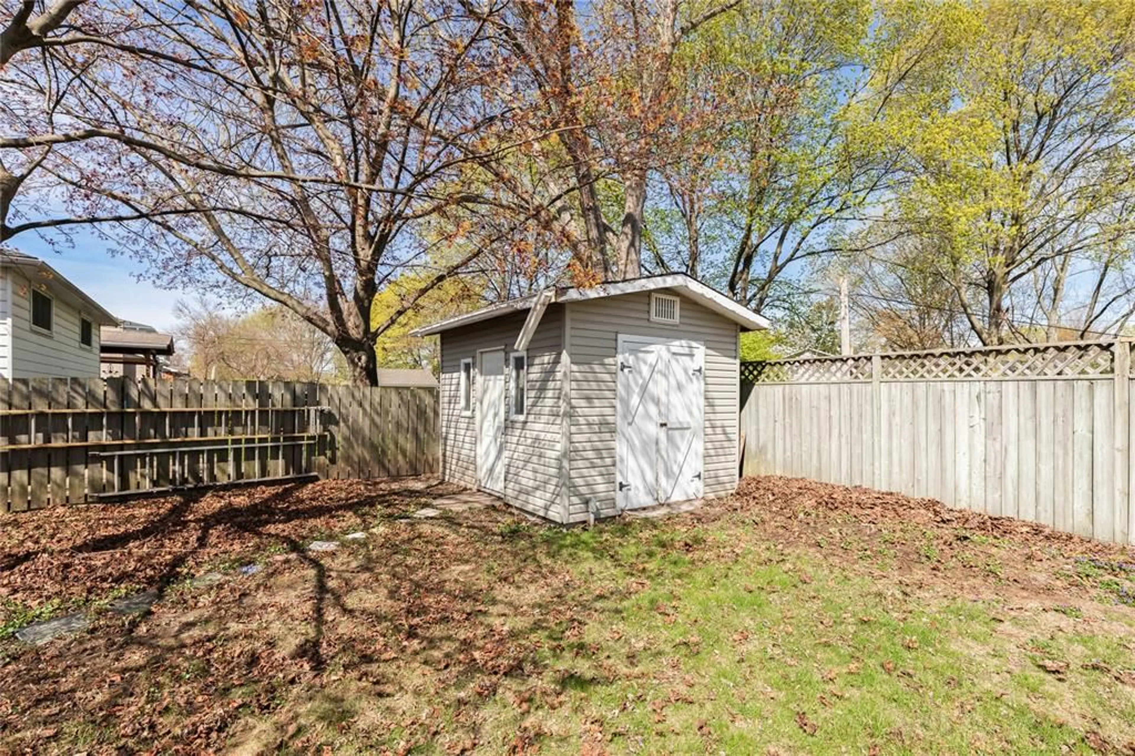 Shed for 1126 Cathcart Blvd, Sarnia Ontario N7S 2H5