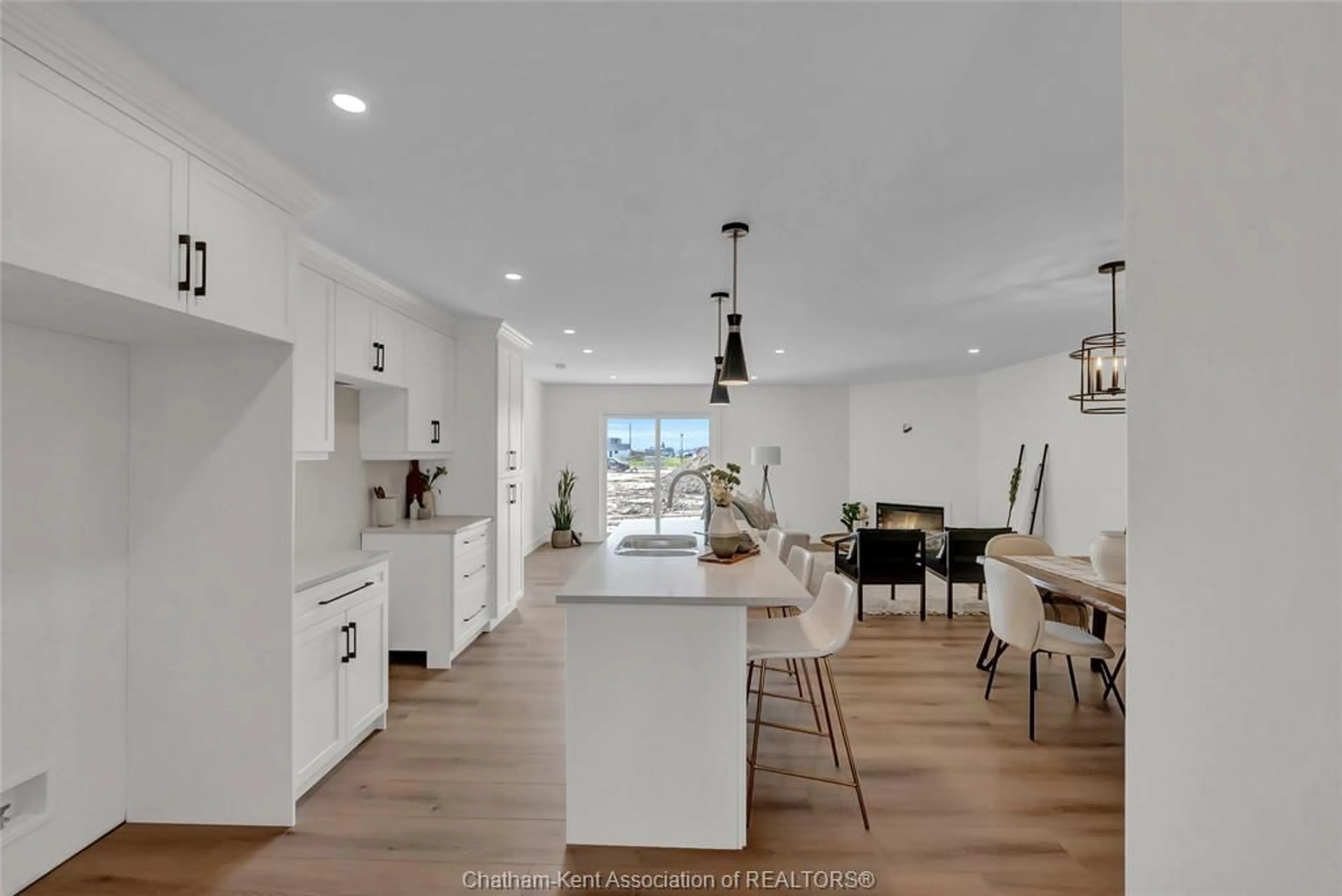 Open concept kitchen, unknown for 27 Cornerstone Pl, Chatham Ontario N7M 0V8
