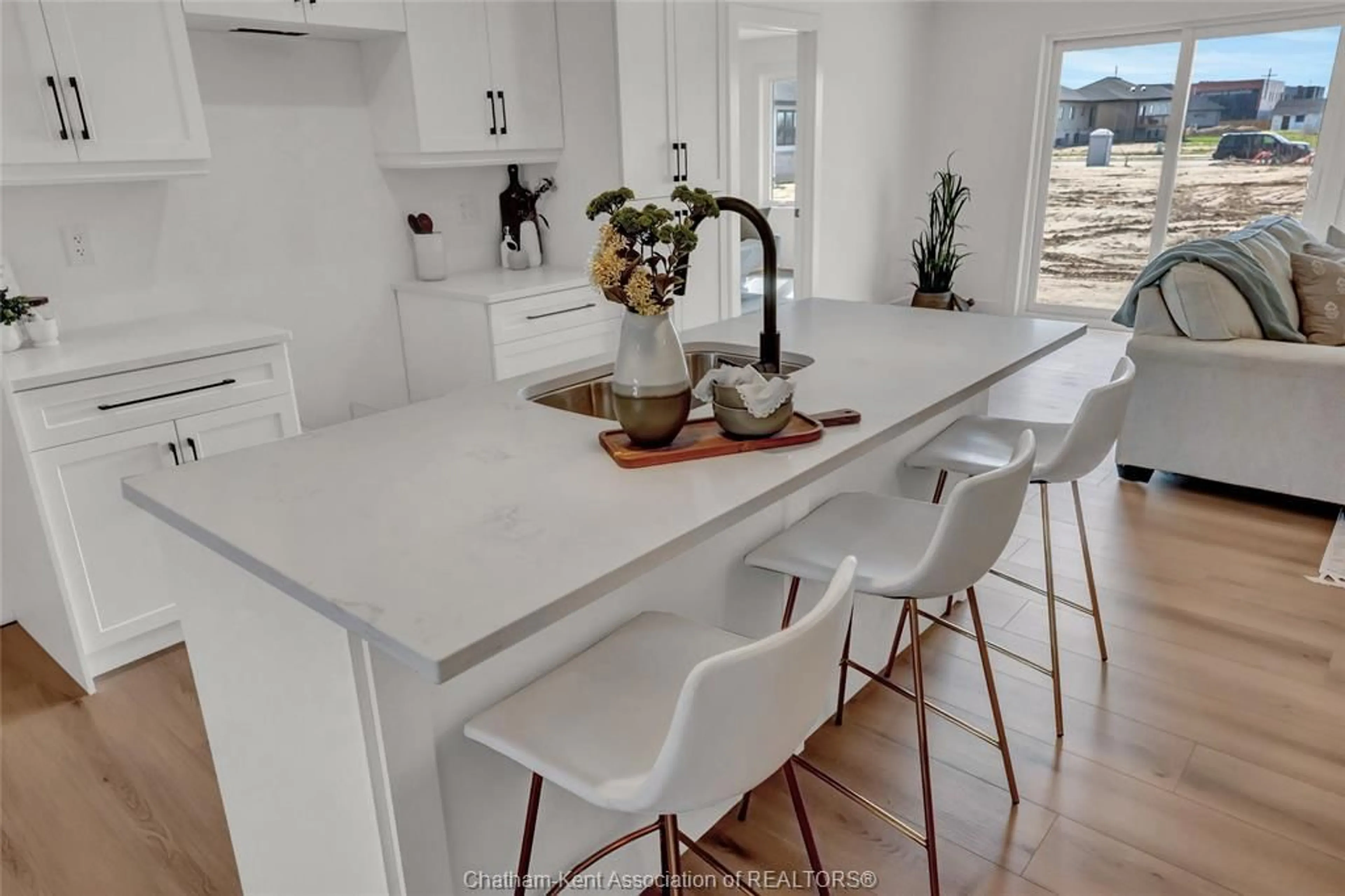 Open concept kitchen, ceramic/tile floor for 31 Cornerstone Pl, Chatham Ontario N7M 0V8