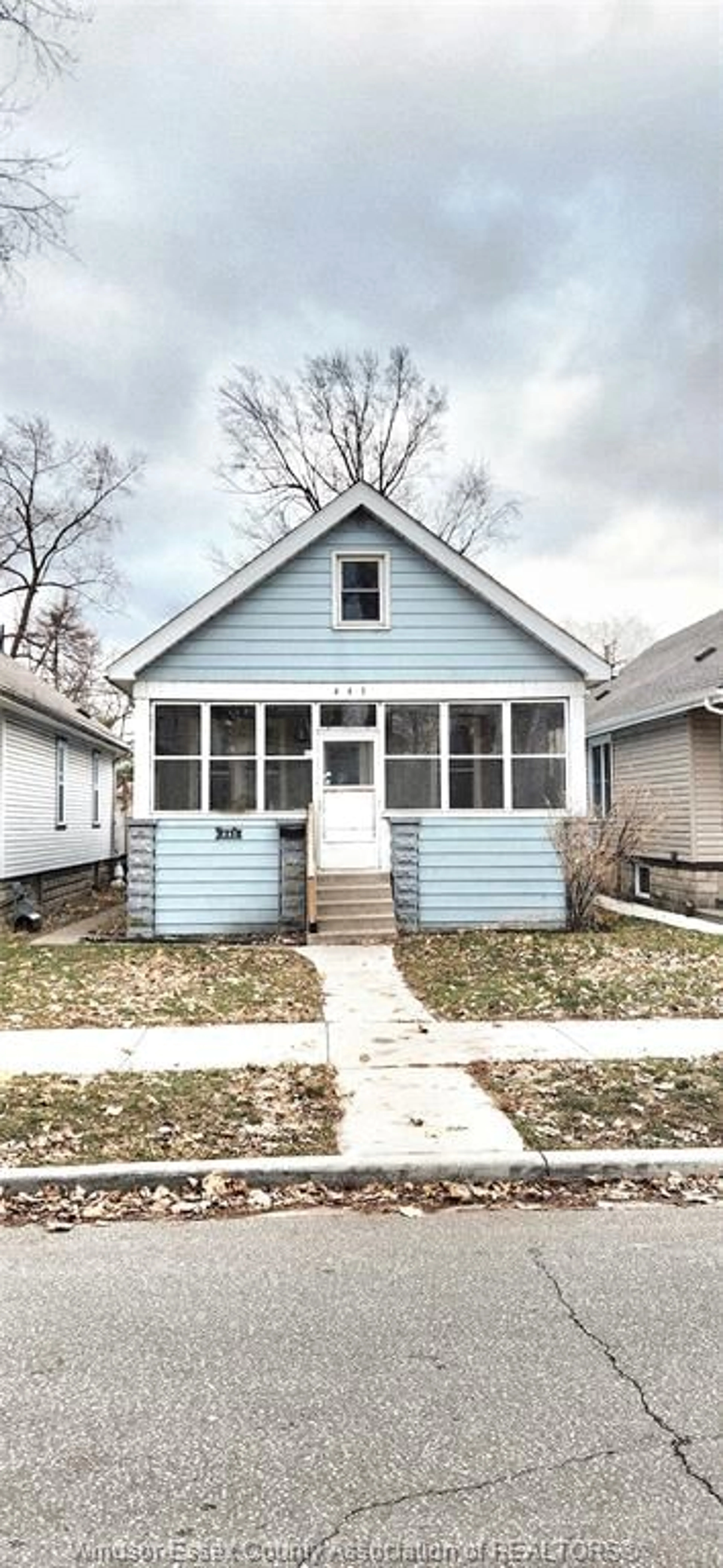 Home with vinyl exterior material, street for 441 ELLIS St, Windsor Ontario N8X 1B1