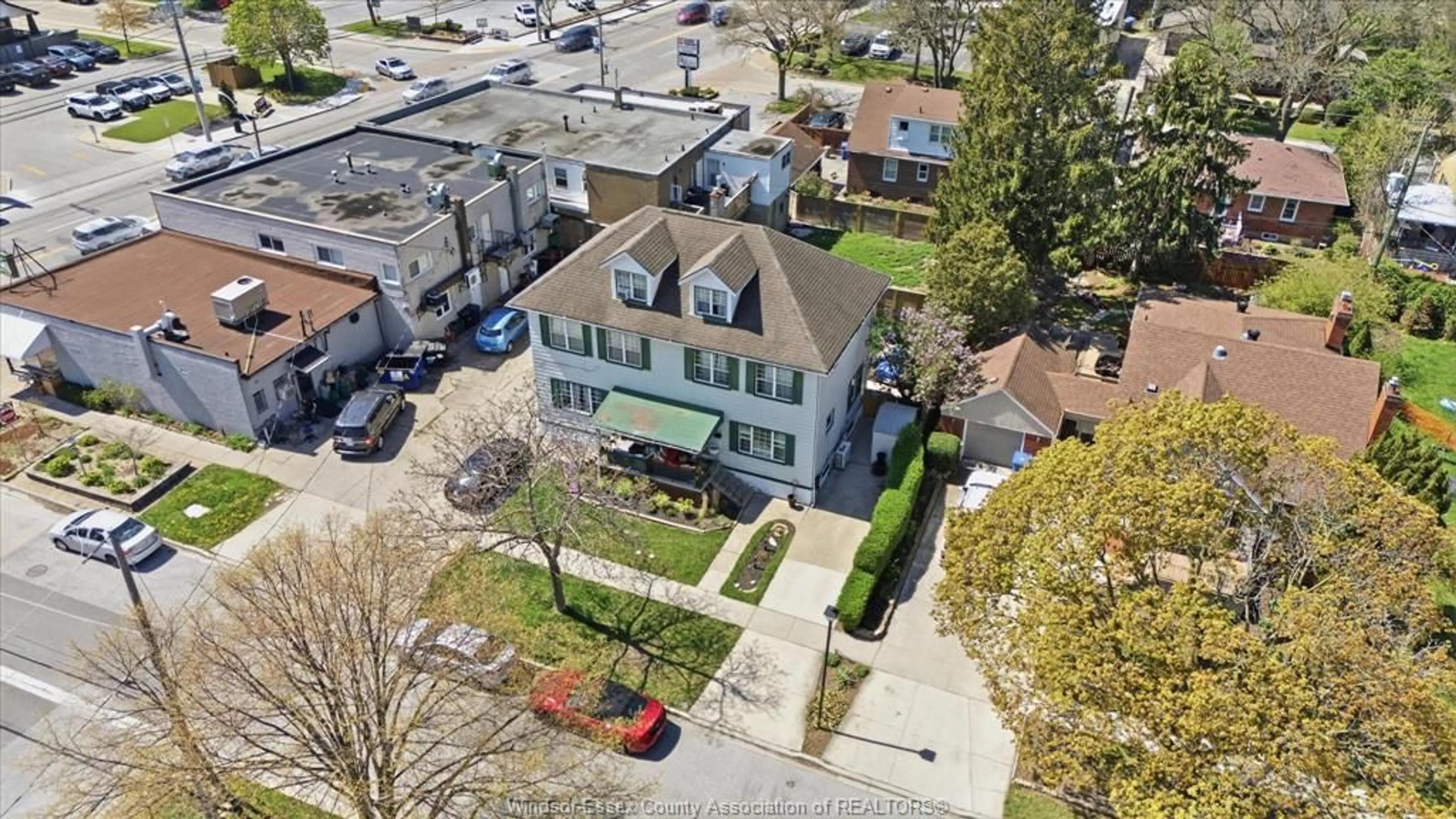 A pic from outside/outdoor area/front of a property/back of a property/a pic from drone, street for 283 Villaire, Windsor Ontario N8S 2J1