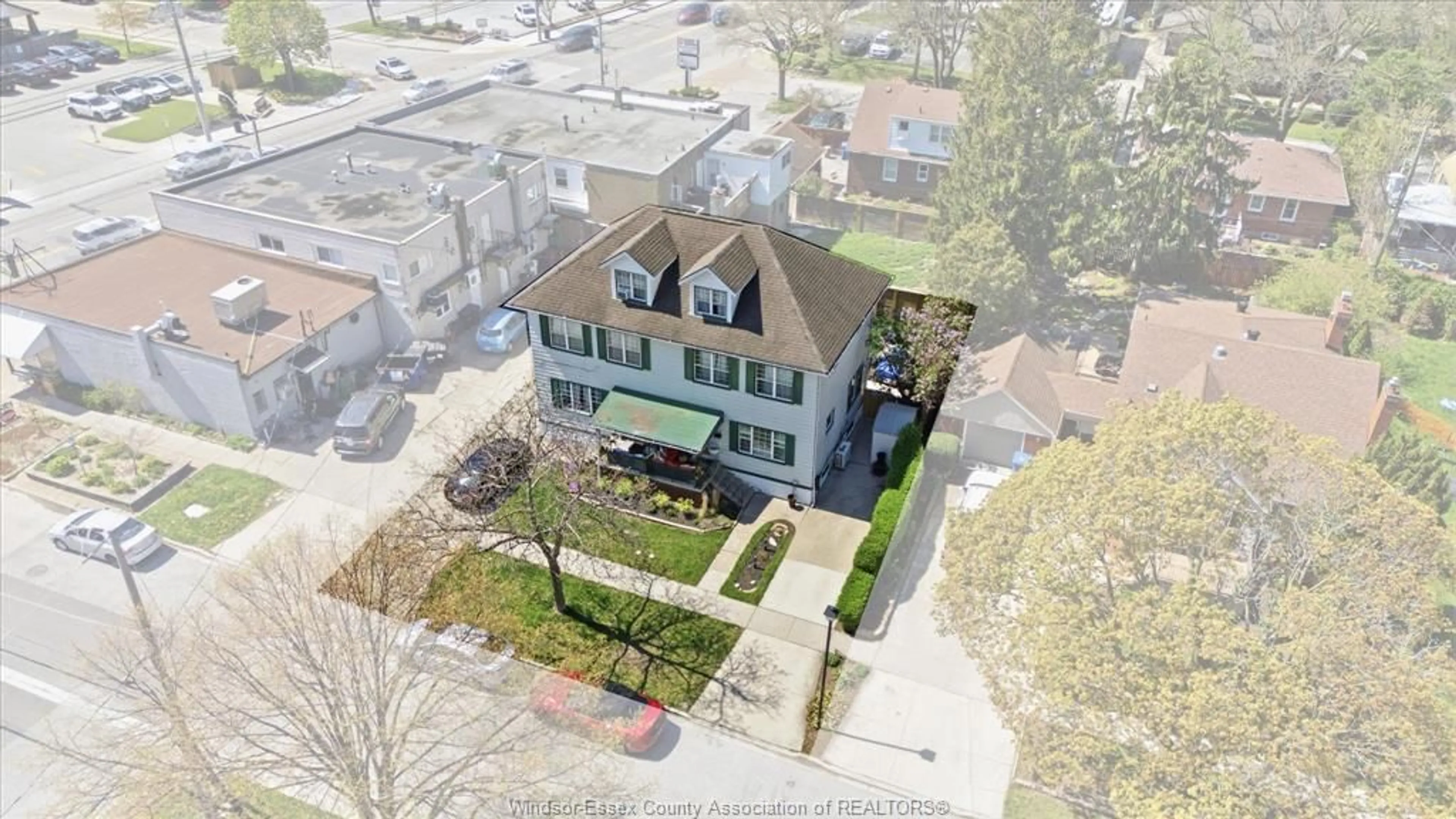 A pic from outside/outdoor area/front of a property/back of a property/a pic from drone, street for 283 Villaire, Windsor Ontario N8S 2J1