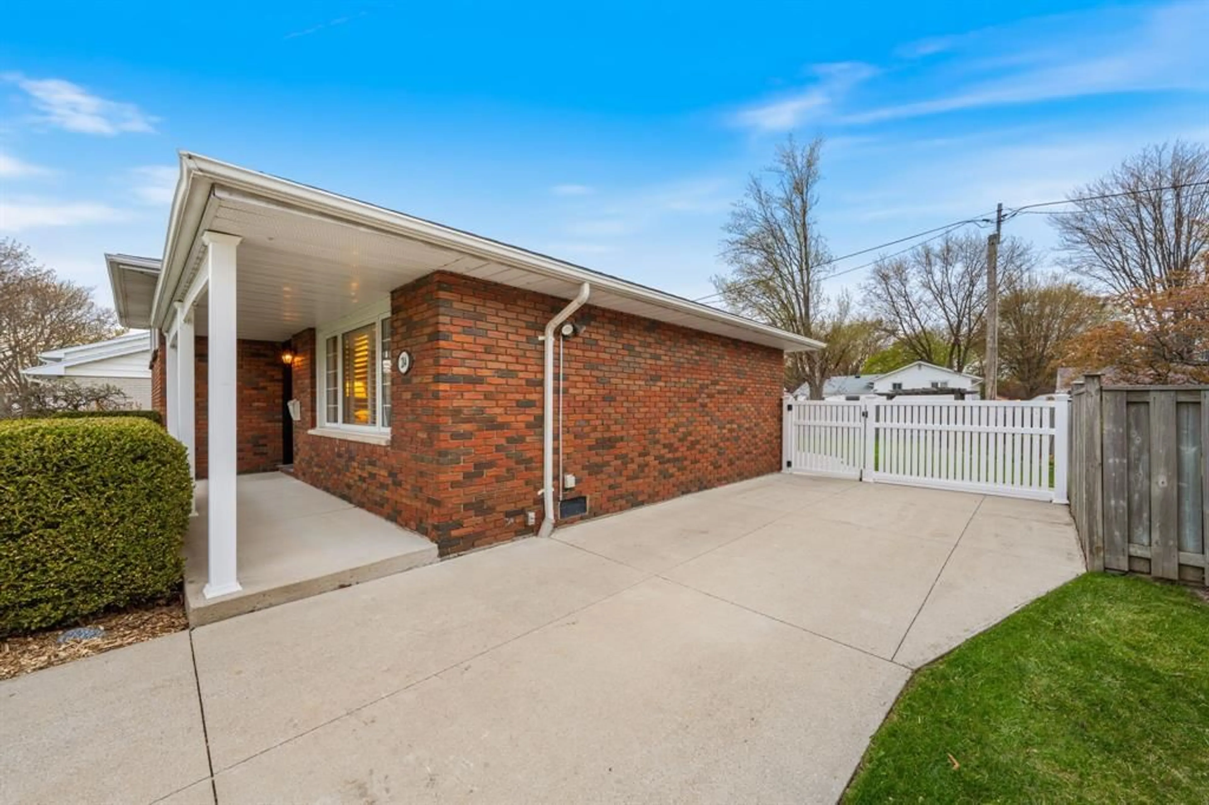 Home with brick exterior material, street for 284 ARGYLE St, St Clair Ontario N0N 1G0