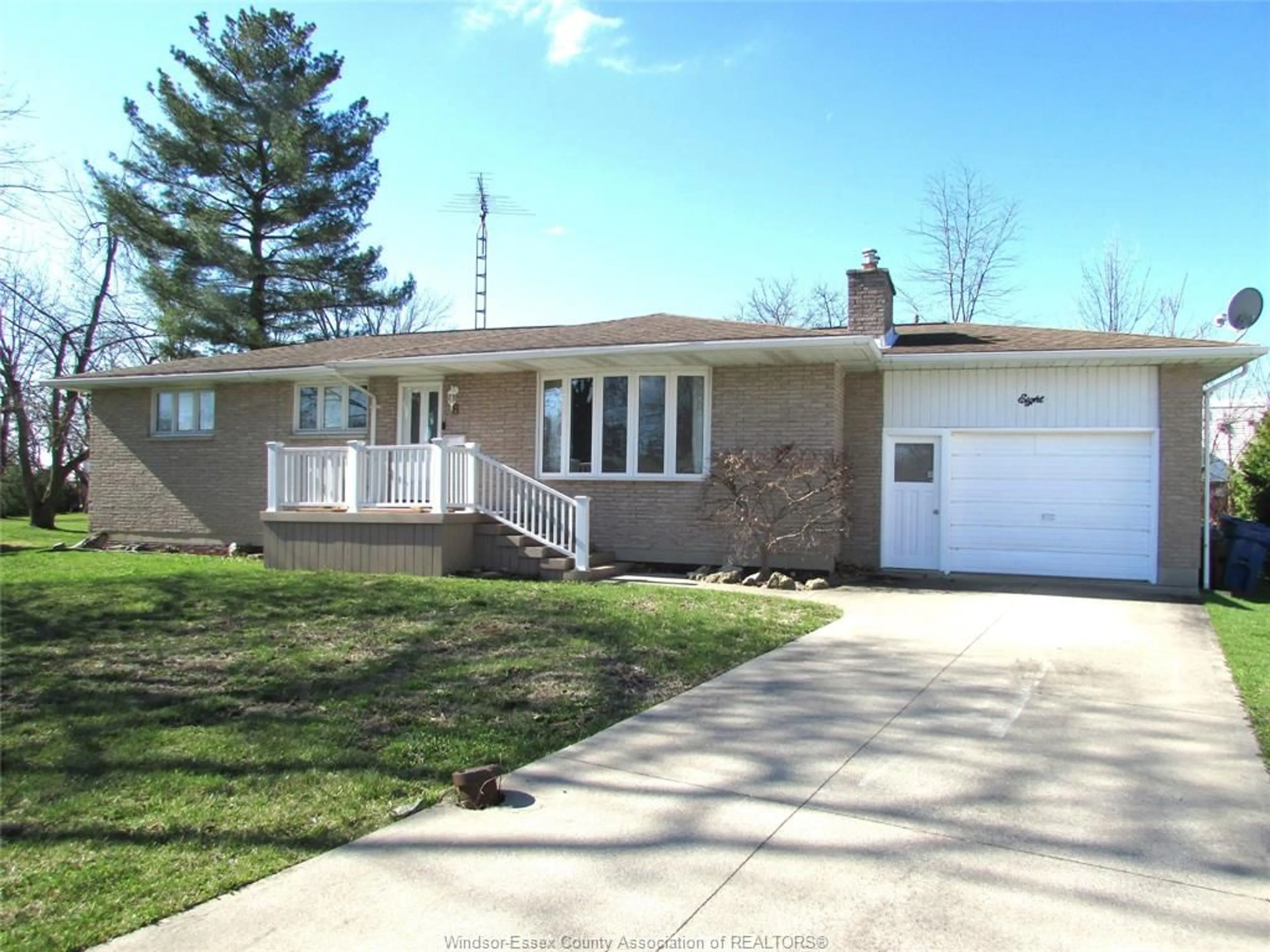 Home with vinyl exterior material, street for 8 Francis Court, Essex Ontario N8M 2V5