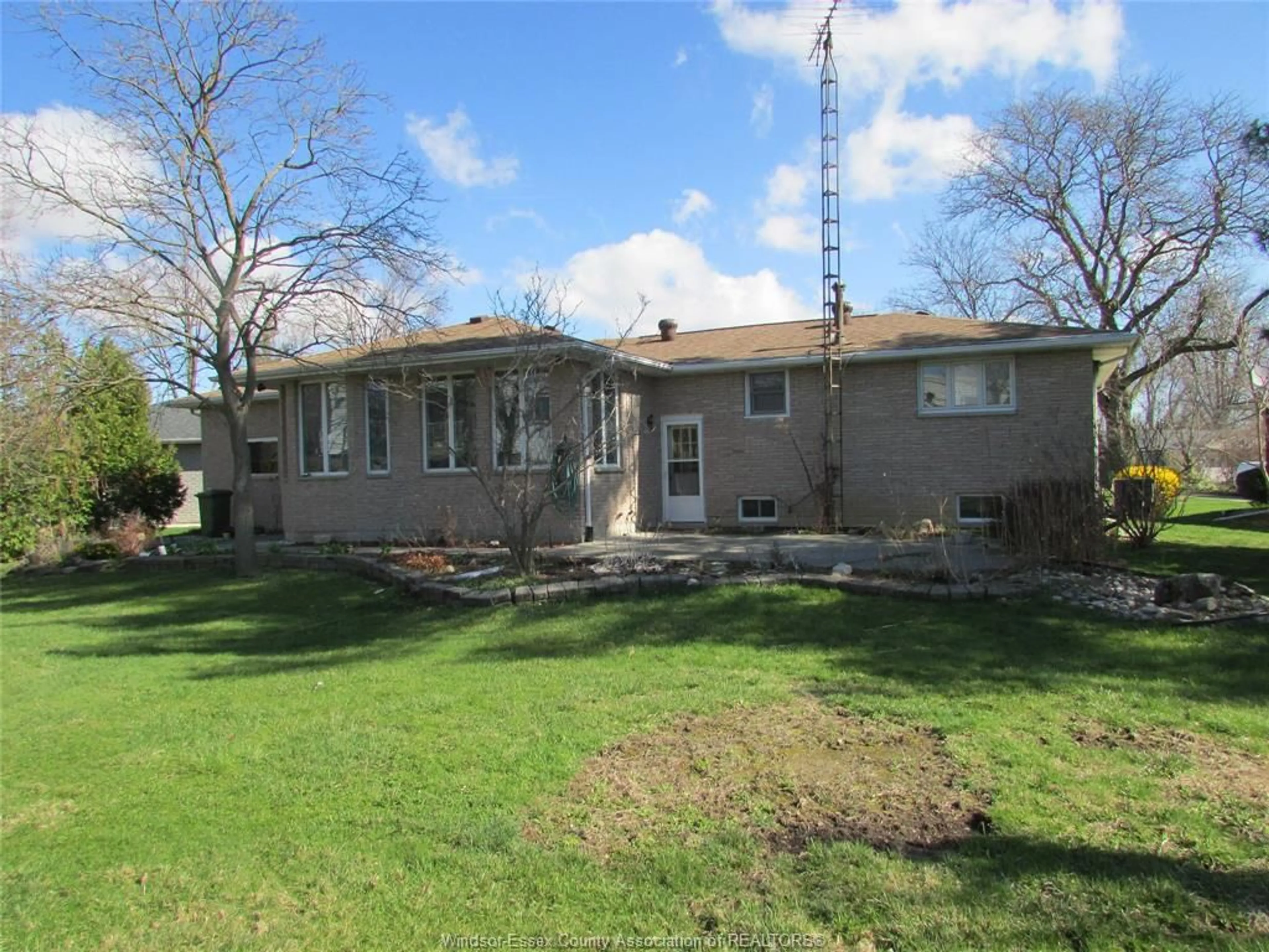 Unknown for 8 Francis Court, Essex Ontario N8M 2V5