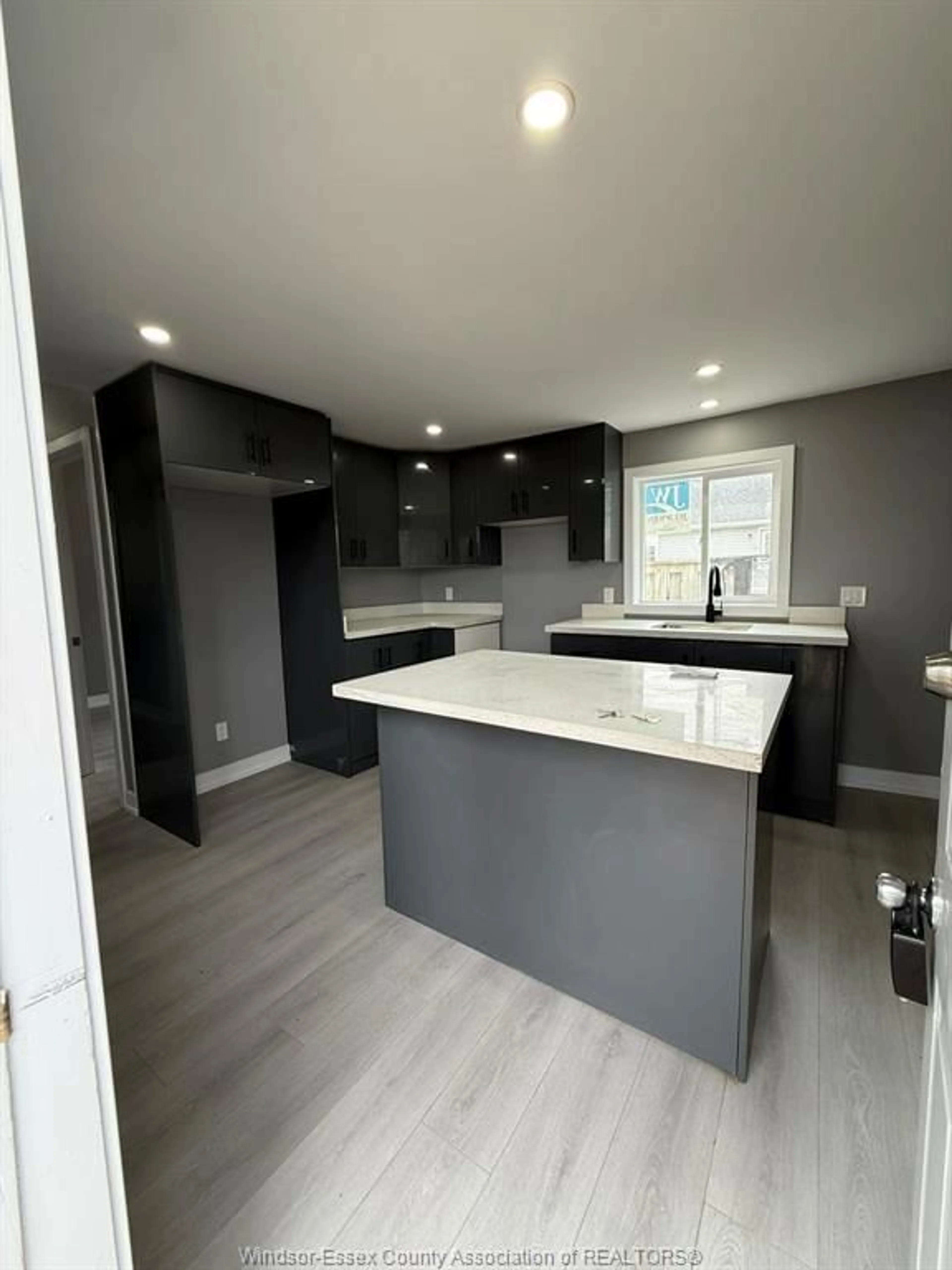 Open concept kitchen, unknown for 241 COLBORNE St, Chatham Ontario N7M 3M2
