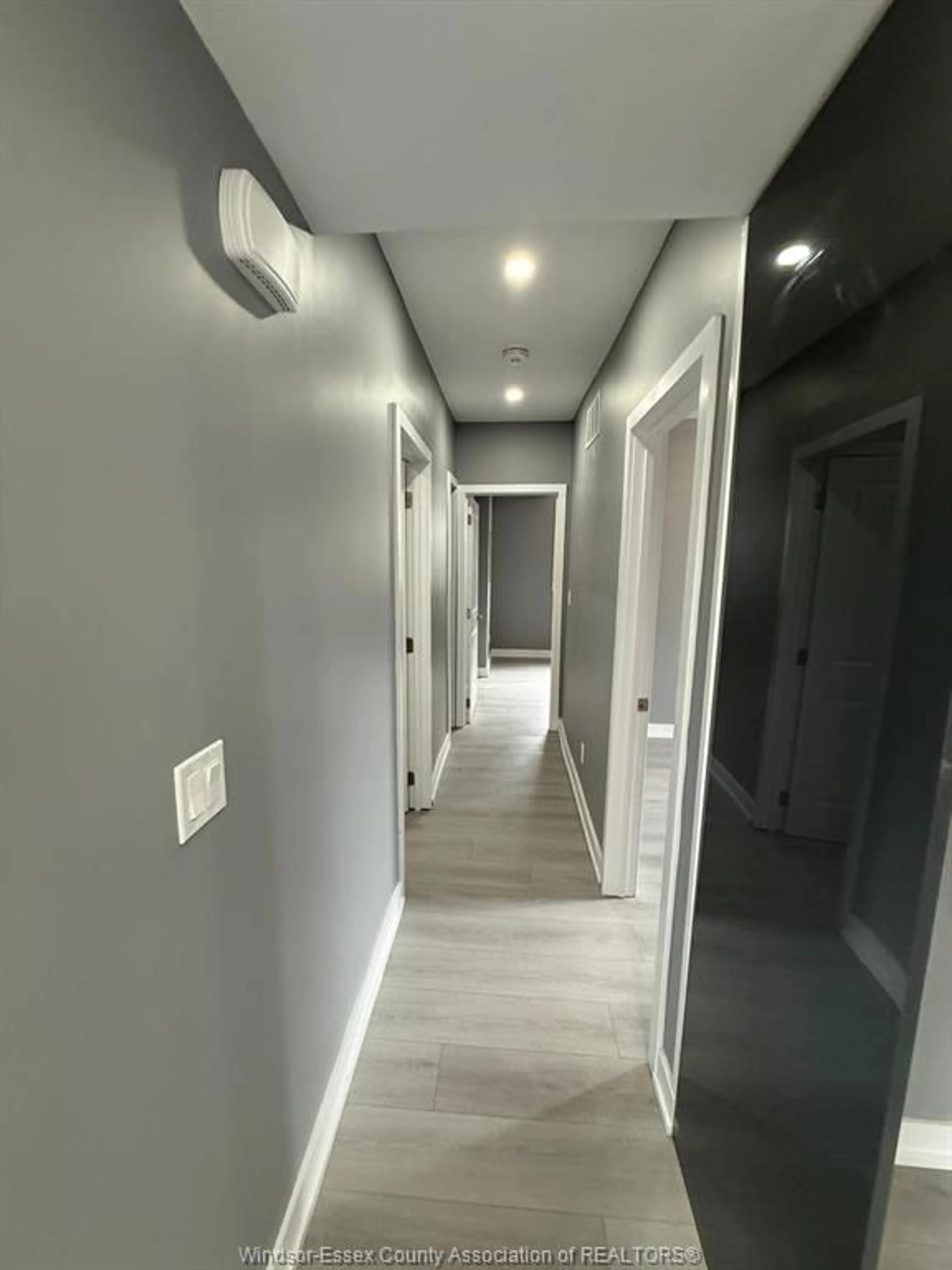 Indoor foyer for 241 COLBORNE St, Chatham Ontario N7M 3M2