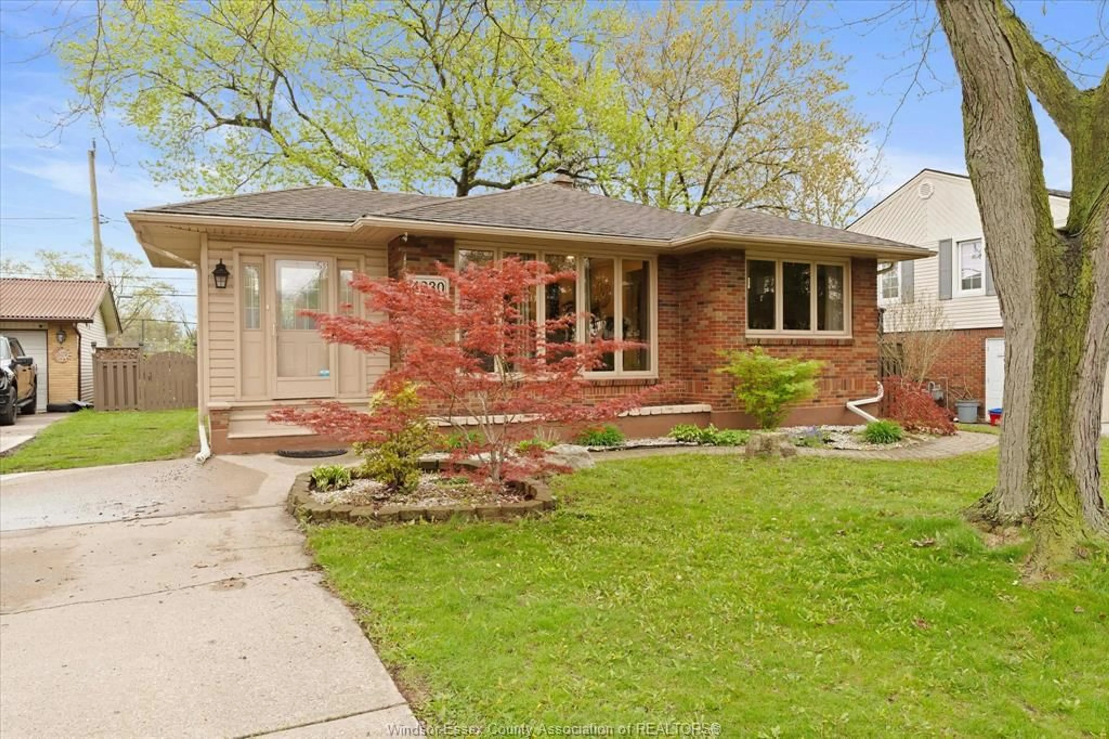 Home with brick exterior material, street for 4330 MOUNT ROYAL, Windsor Ontario N9G 2C4