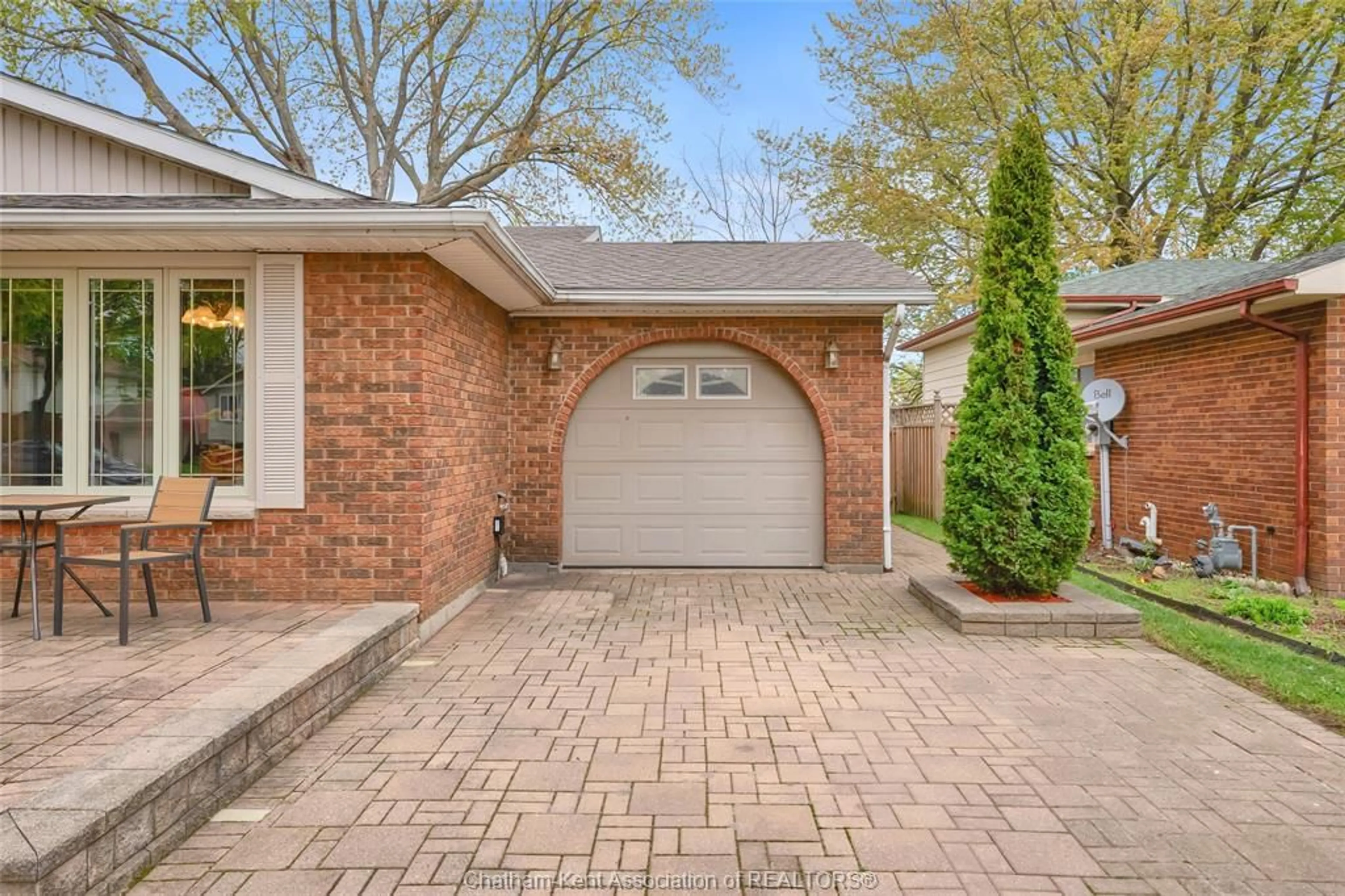 Home with brick exterior material, street for 76 THORNHILL Cres, Chatham Ontario N7L 4M3