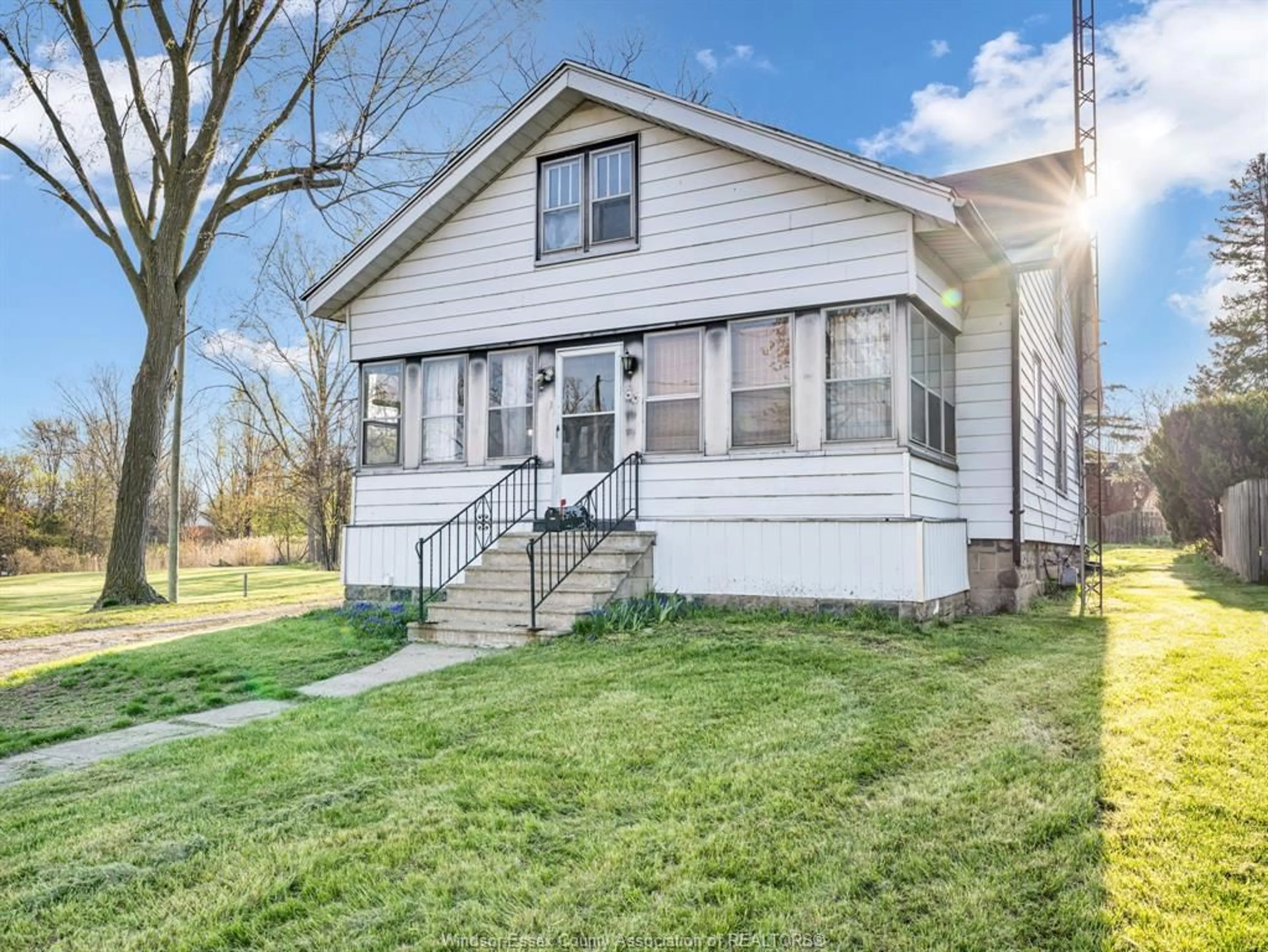 Home with vinyl exterior material, street for 83 Division St, Kingsville Ontario N9Y 1E3