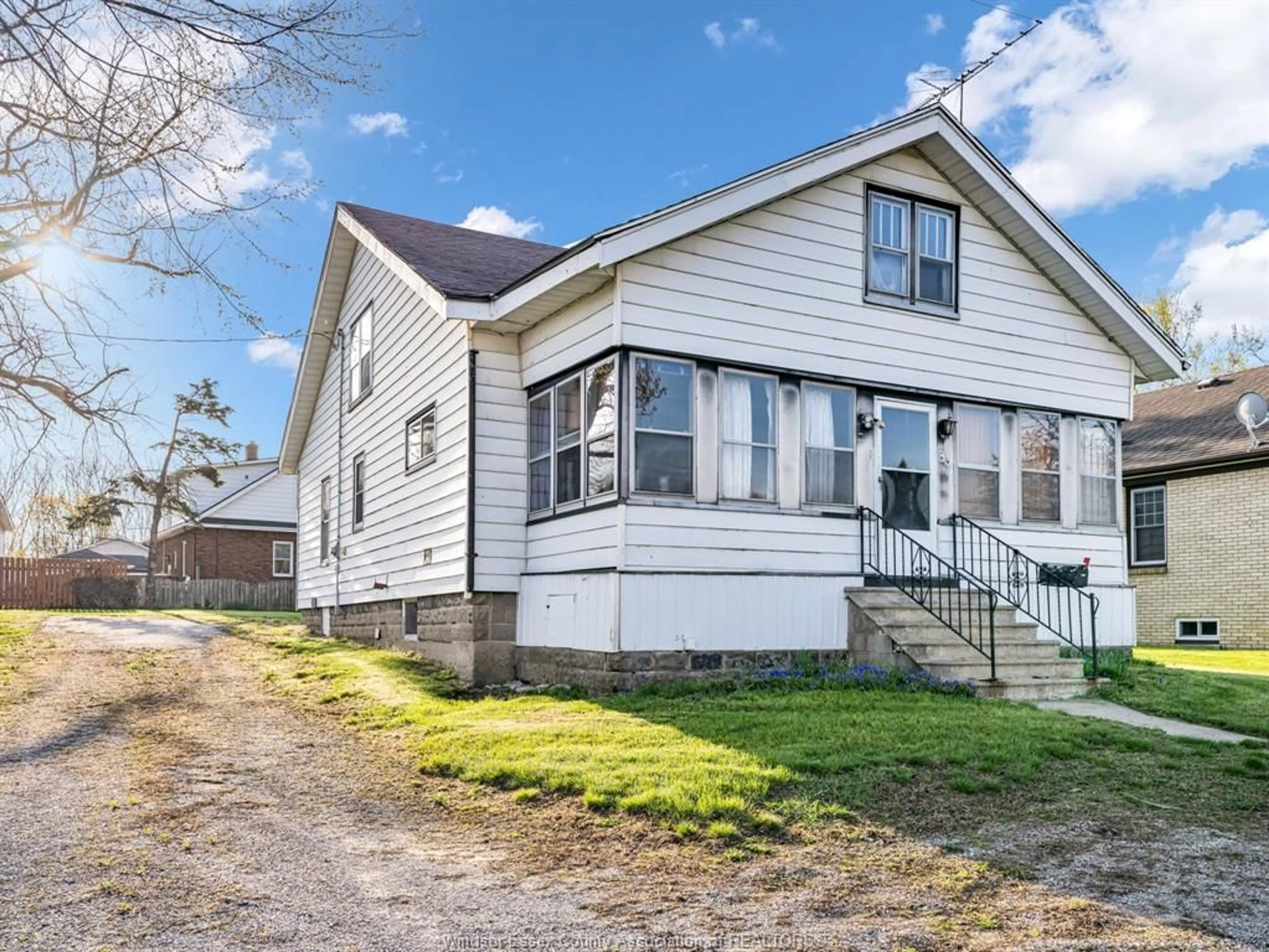 Home with vinyl exterior material, street for 83 Division St, Kingsville Ontario N9Y 1E3
