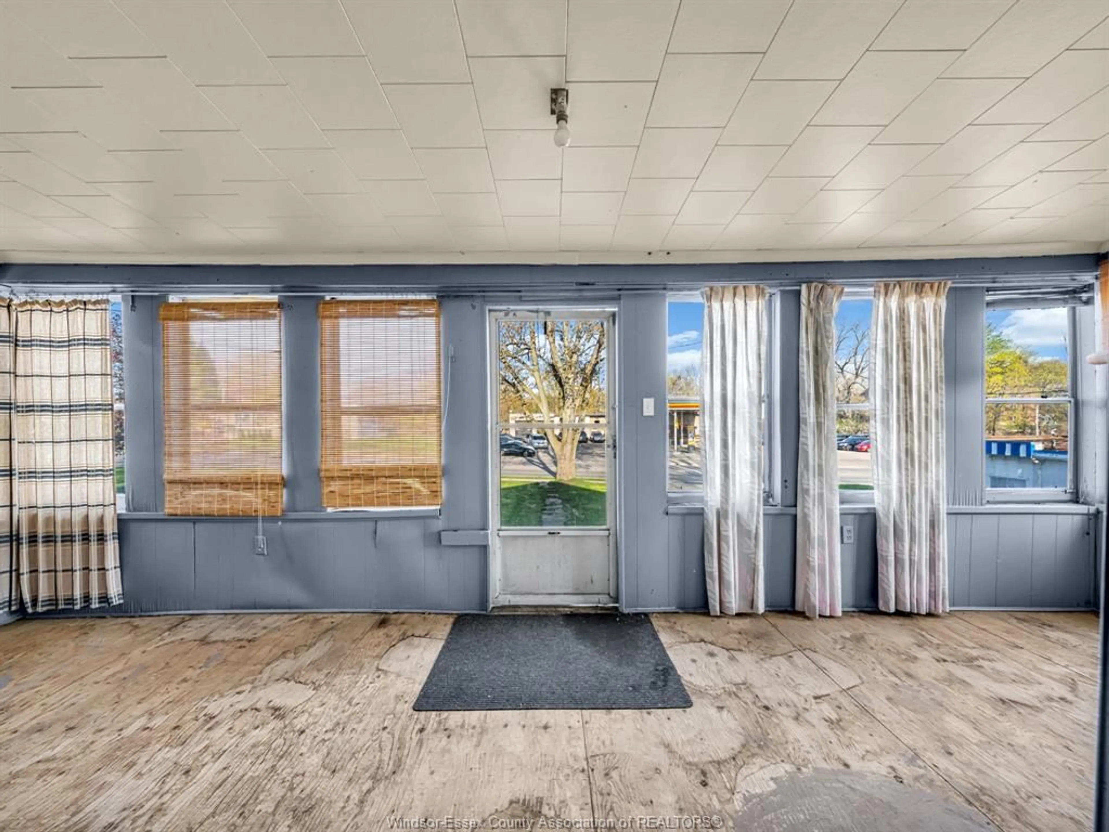 Unknown for 83 Division St, Kingsville Ontario N9Y 1E3