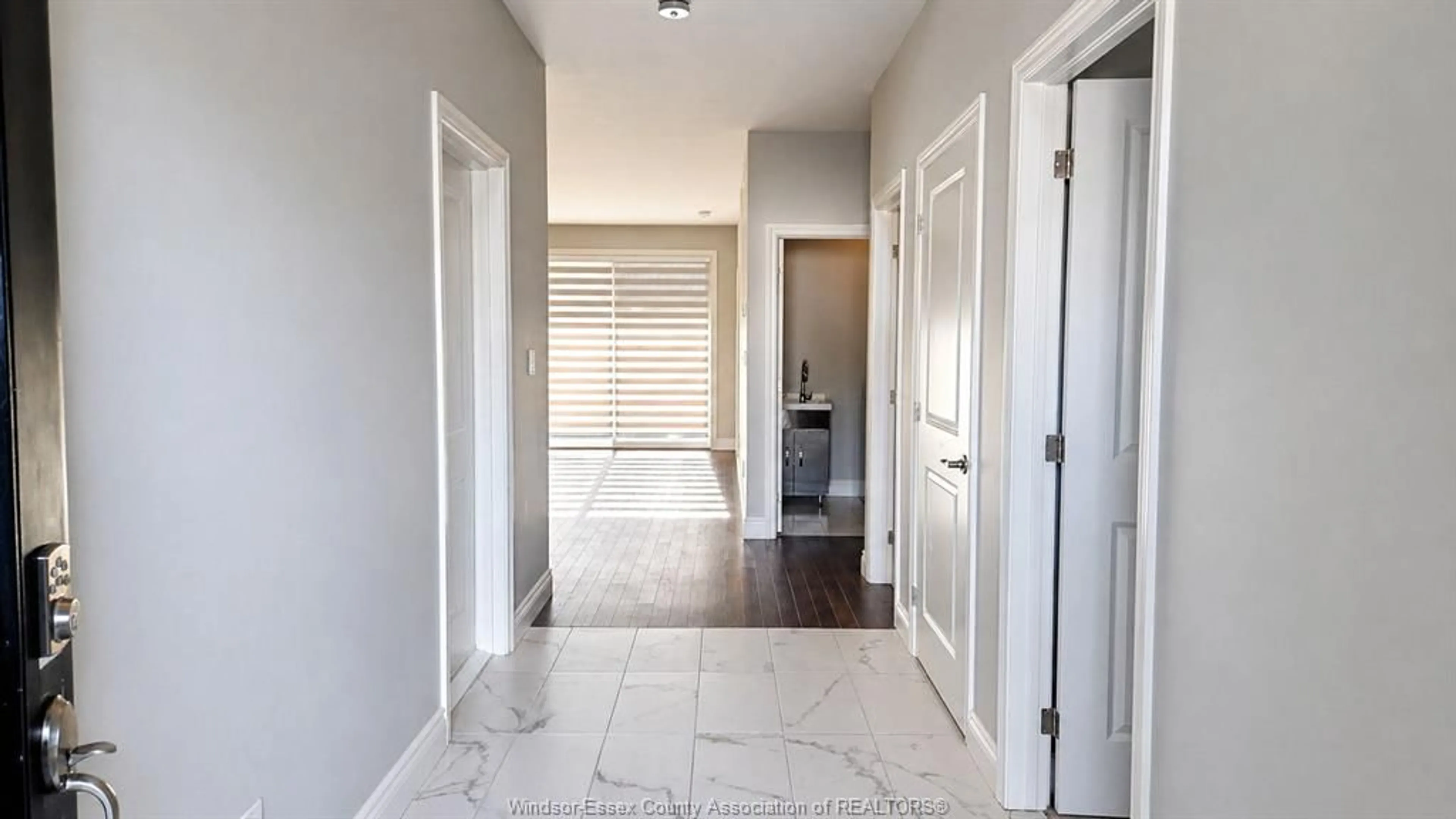Indoor entryway for 313 KELLY Rd, Amherstburg Ontario N9V 0H1