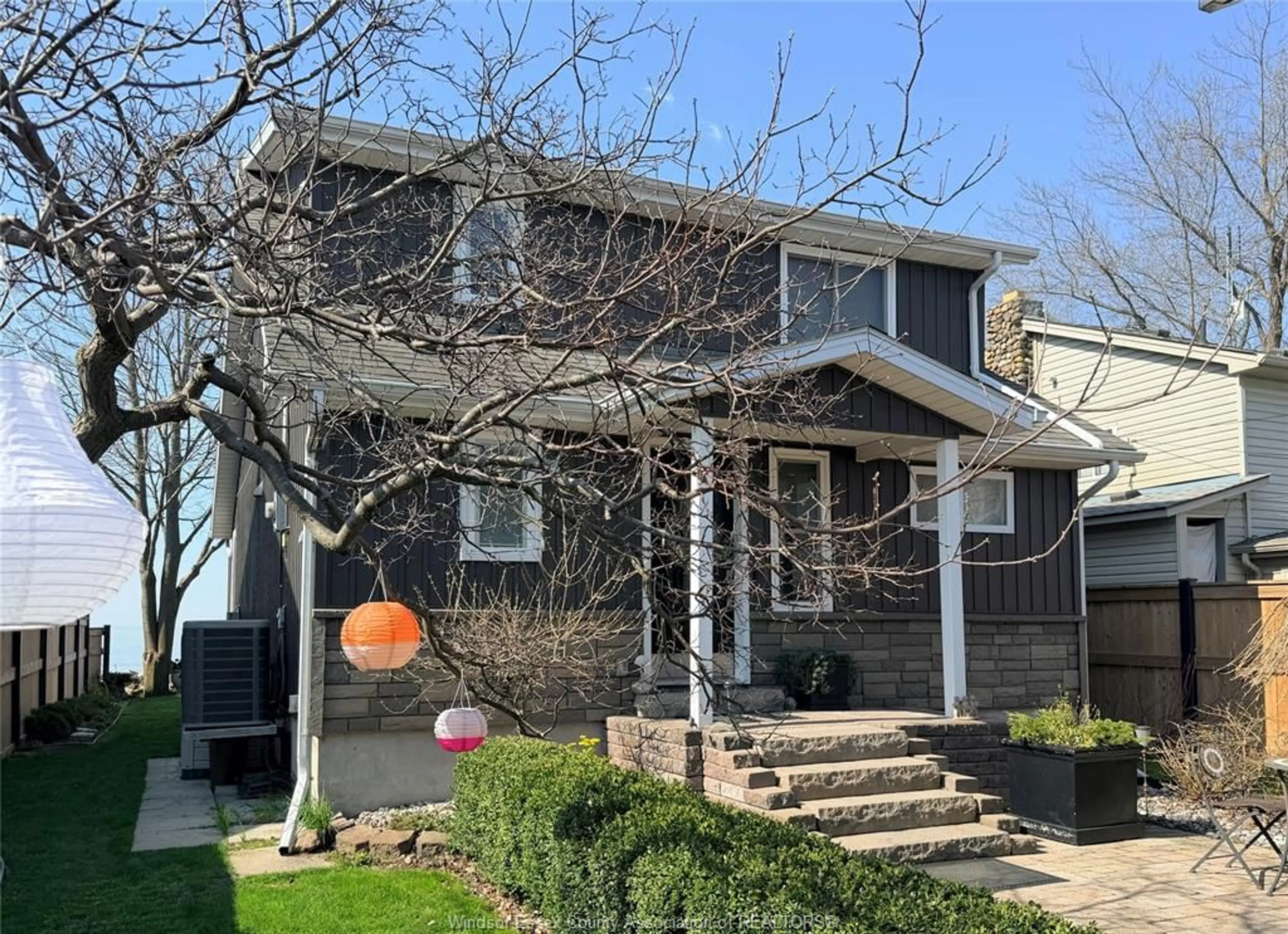 Home with vinyl exterior material, street for 479 Lakeside Dr, Amherstburg Ontario N9V 2Y8