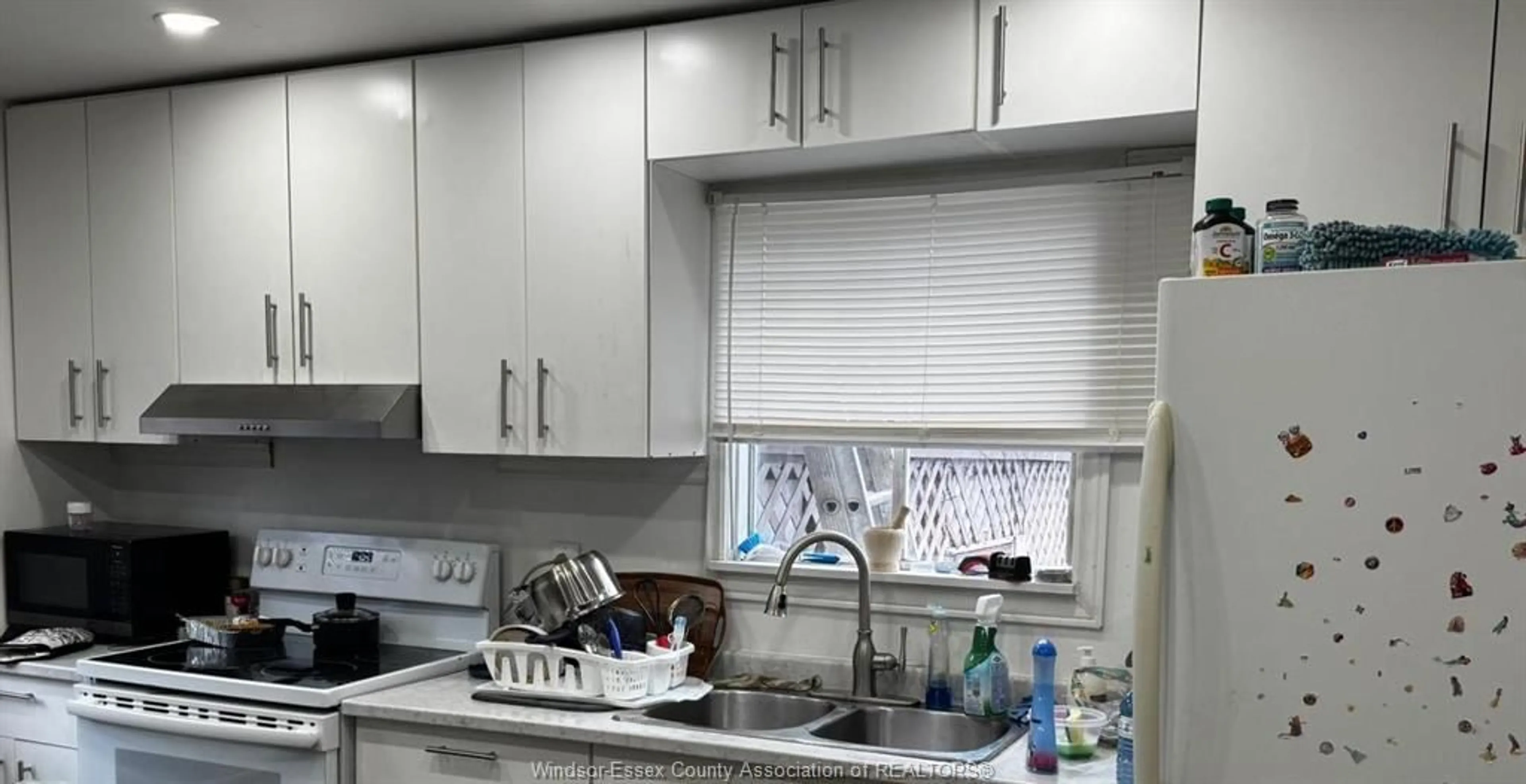 Standard kitchen, unknown for 819 LANGLOIS Ave, Windsor Ontario N9A 2G9