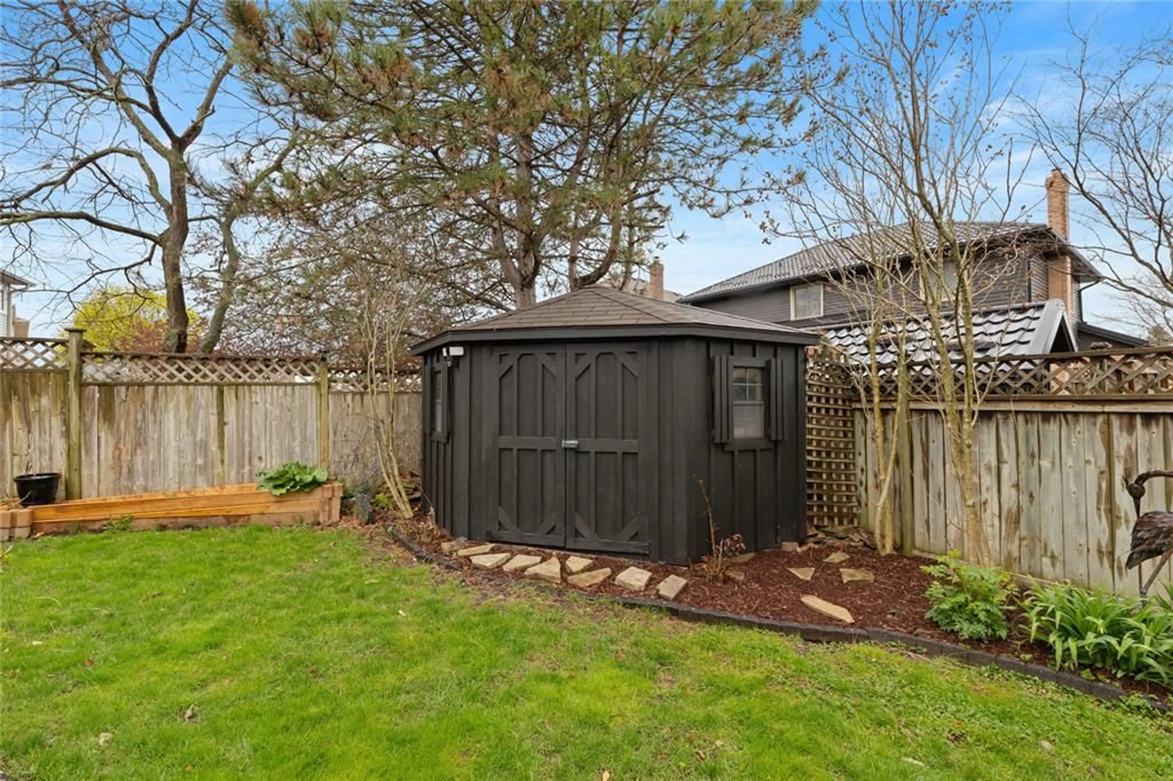 Shed for 3020 MAIDSTONE Cres, Sarnia Ontario N0N 1C0