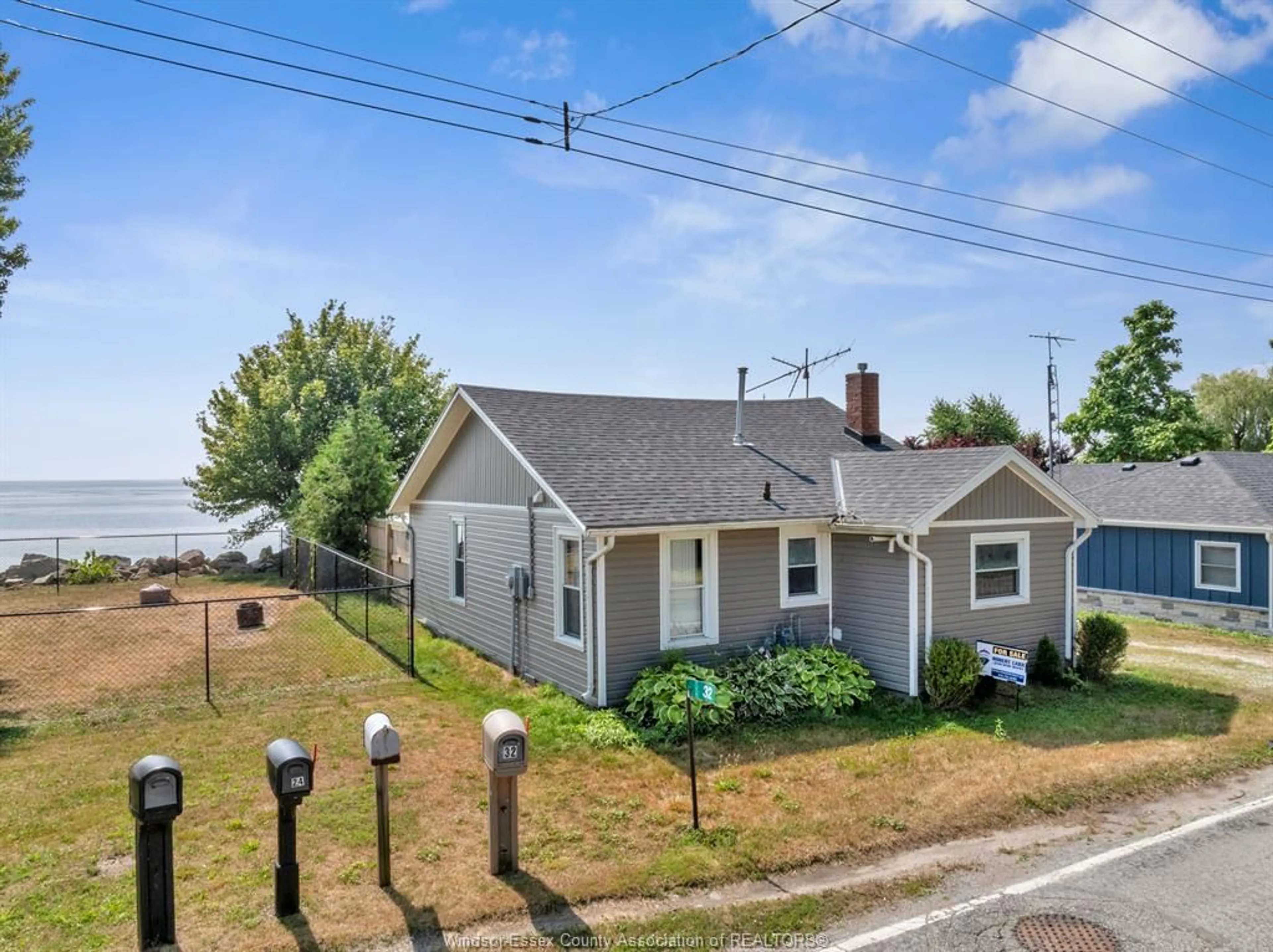 A pic from outside/outdoor area/front of a property/back of a property/a pic from drone, street for 32 PULLEY Rd, Leamington Ontario N0P 2P0