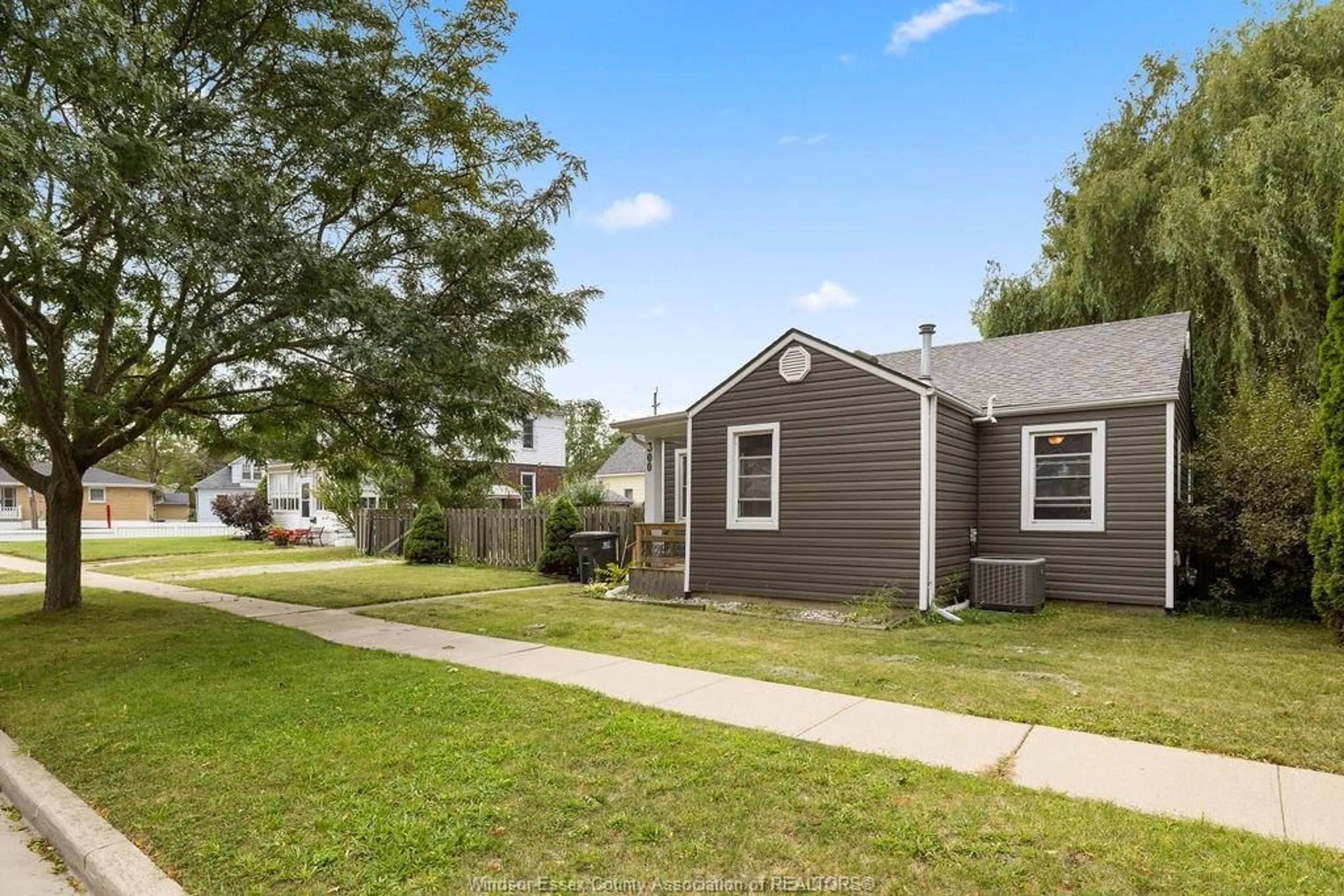 Home with vinyl exterior material, street for 300 KING, Amherstburg Ontario N9V 2C6