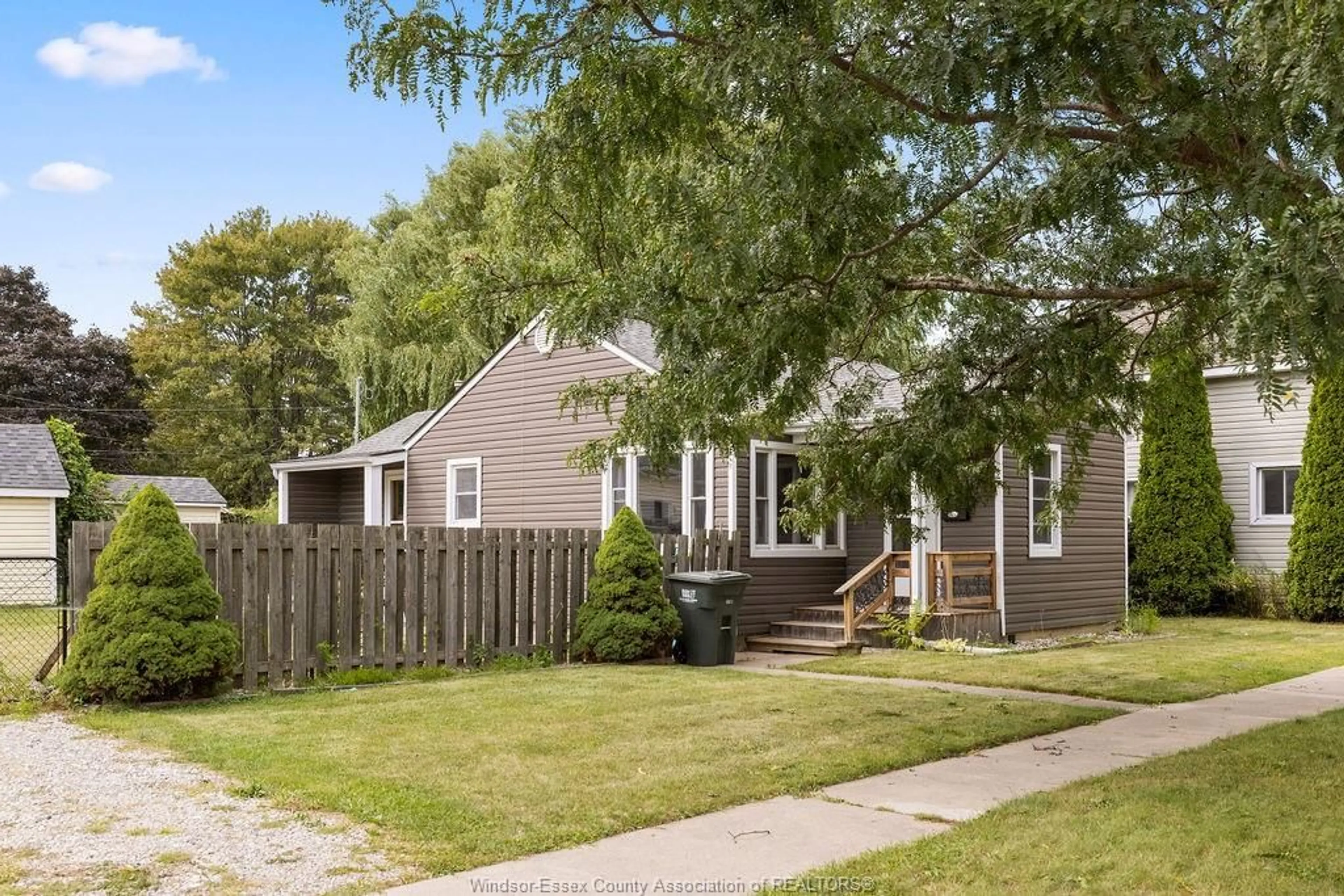 Home with vinyl exterior material, street for 300 KING, Amherstburg Ontario N9V 2C6