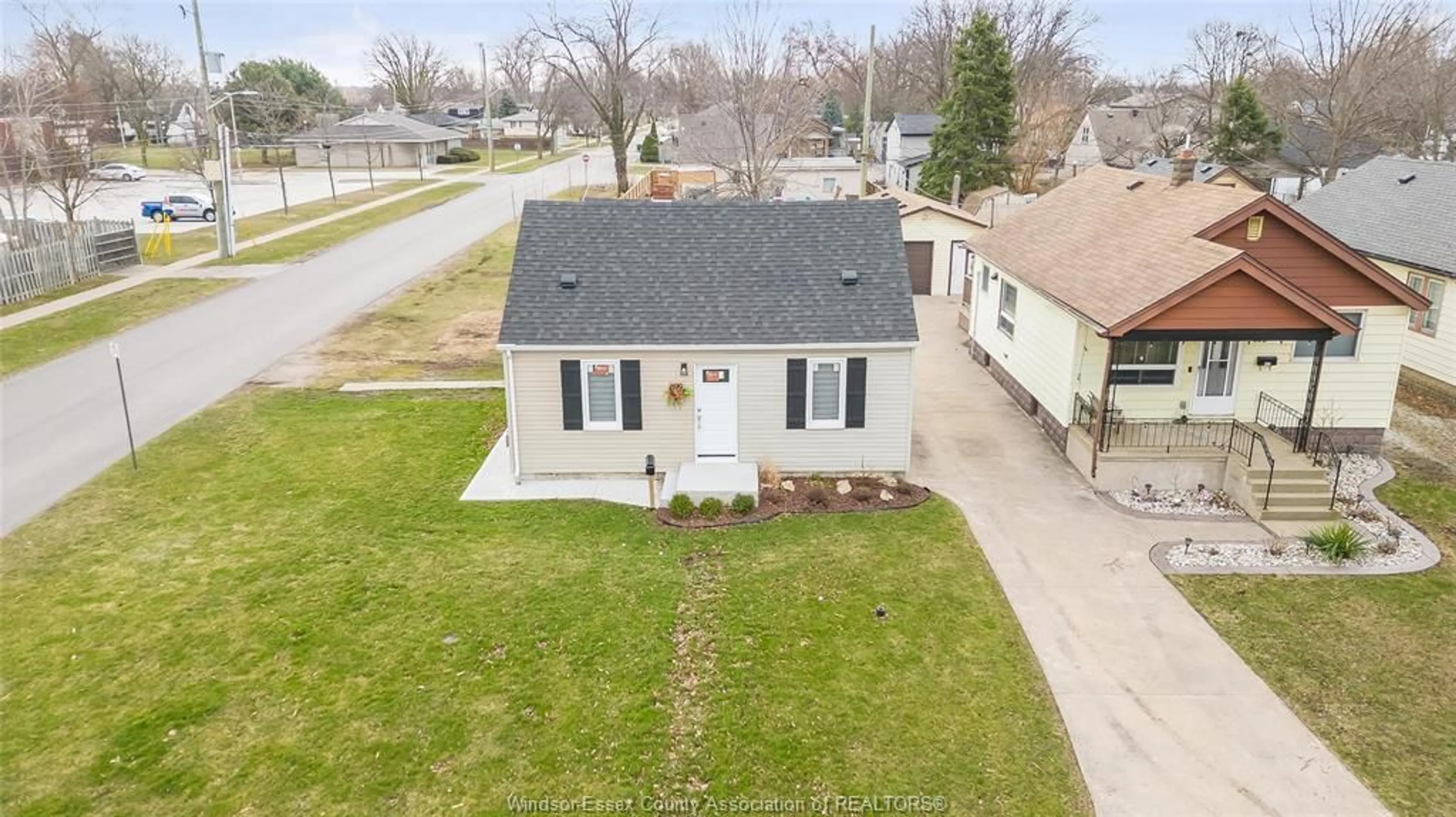 A pic from outside/outdoor area/front of a property/back of a property/a pic from drone, street for 699 ALEXANDRINE St, Windsor Ontario N8X 3C1