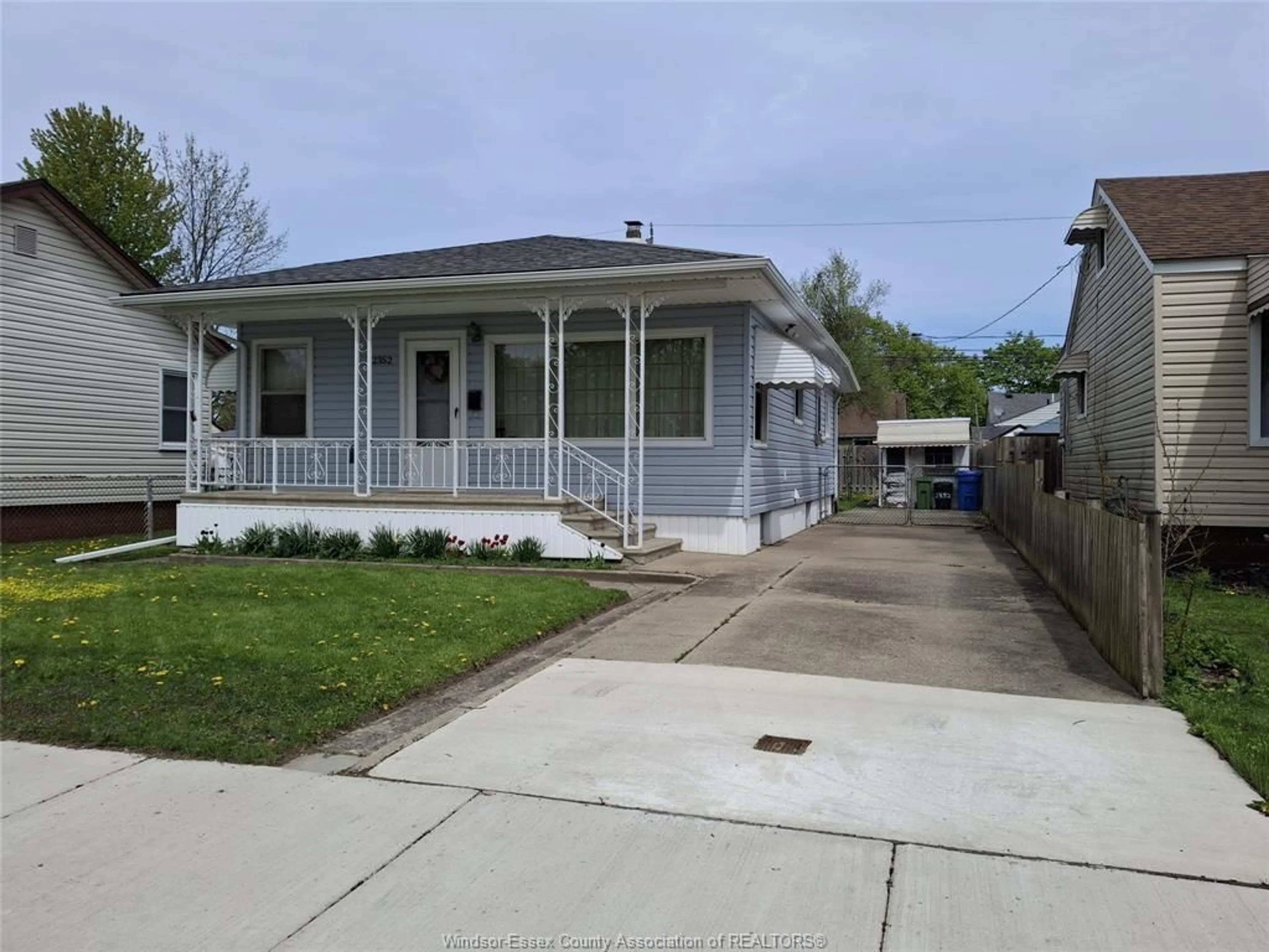 Unknown for 2352 WELLESLEY, Windsor Ontario N8W 2G2