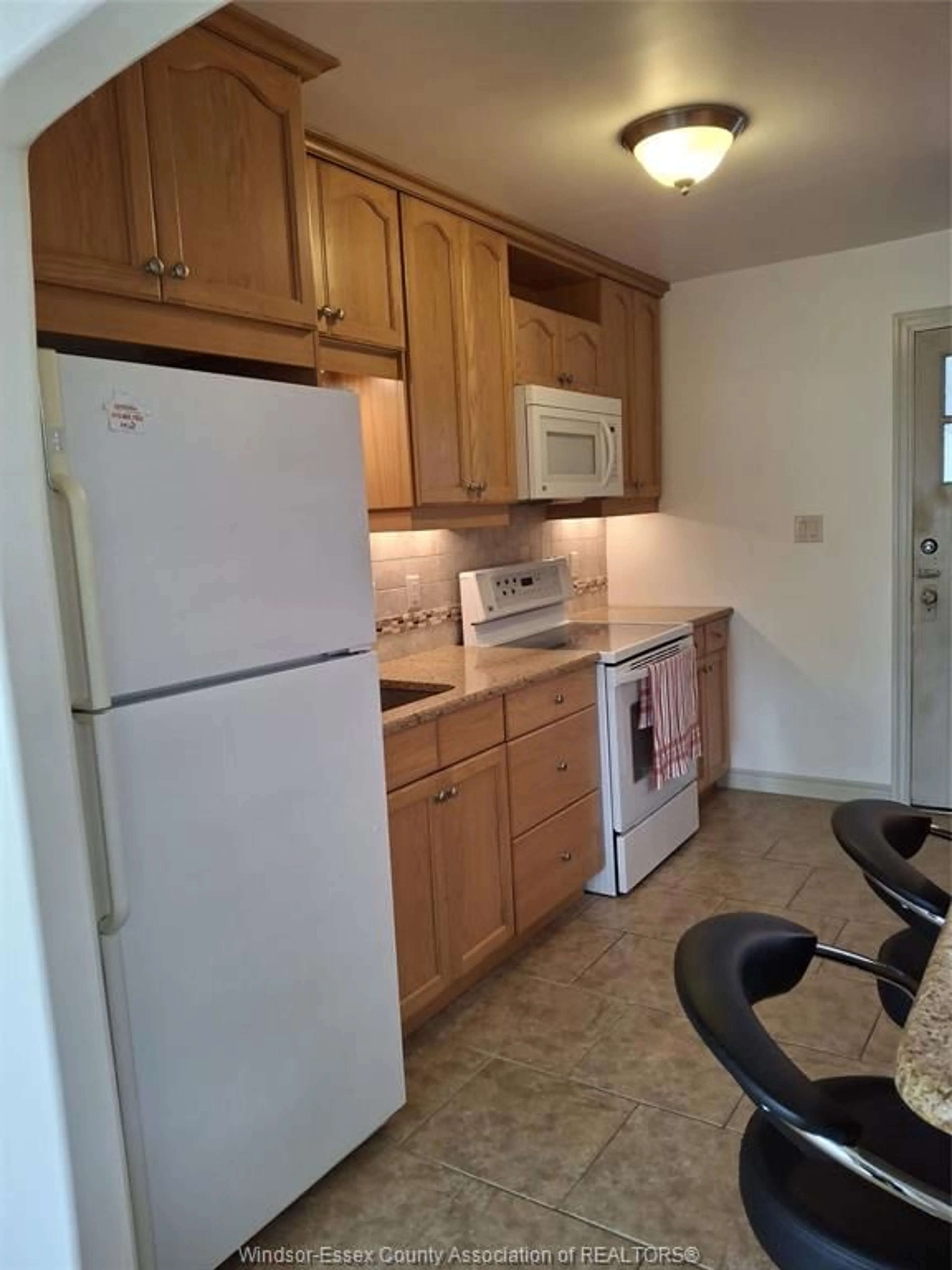 Standard kitchen, unknown for 2352 WELLESLEY, Windsor Ontario N8W 2G2