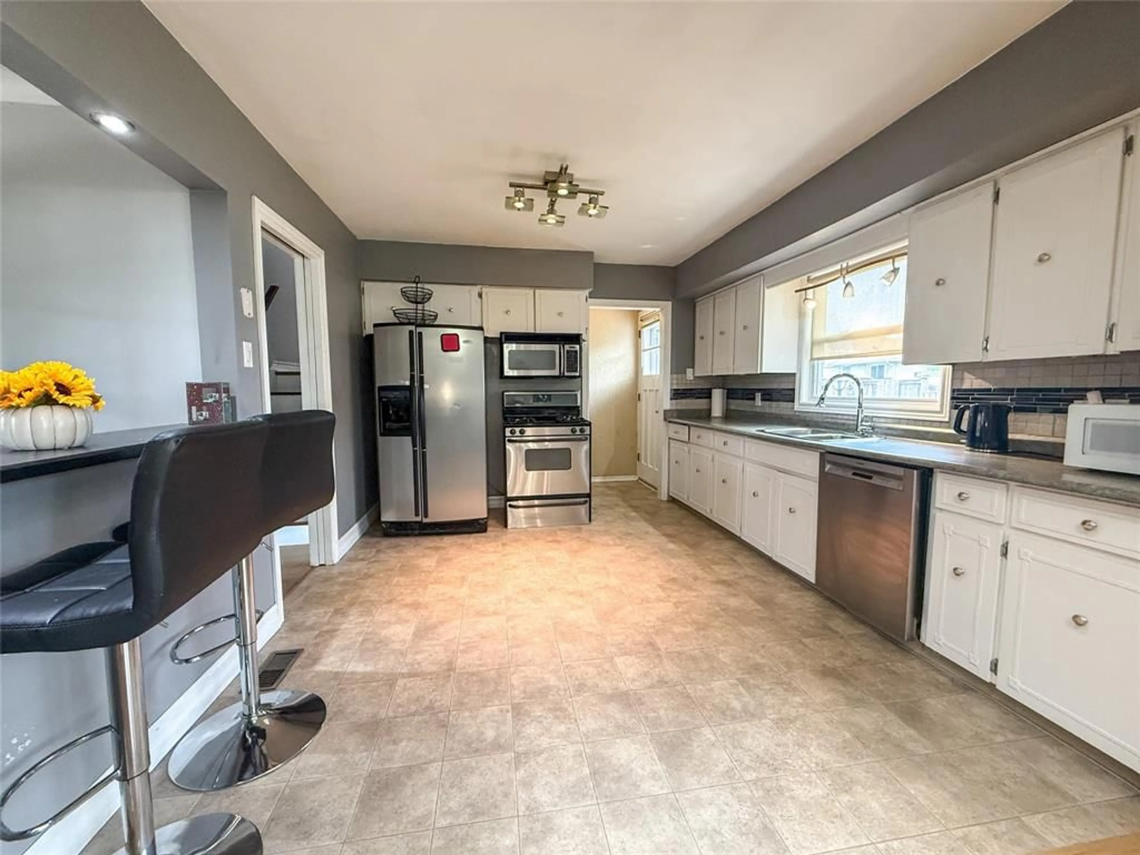 Unknown for 1508 LEN Ave, Sarnia Ontario N7S 3N1