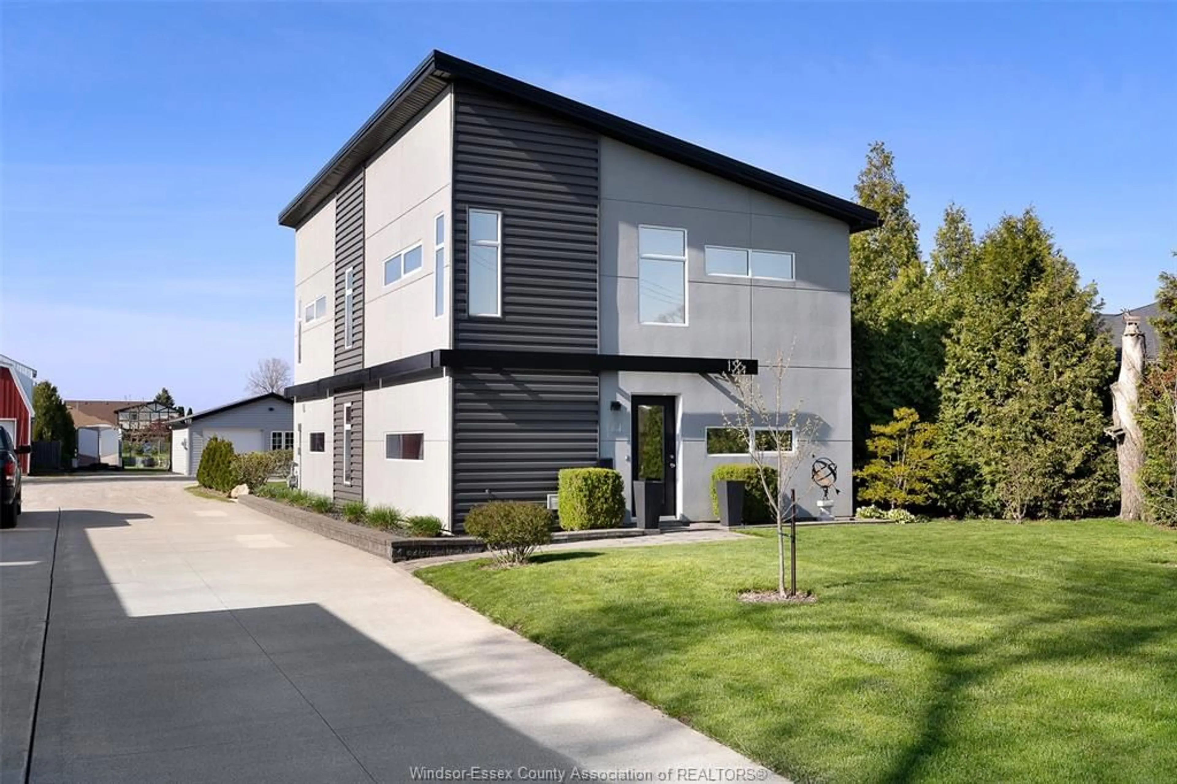Home with vinyl exterior material, building for 136 Lowes Sideroad, Amherstburg Ontario N9V 1S2