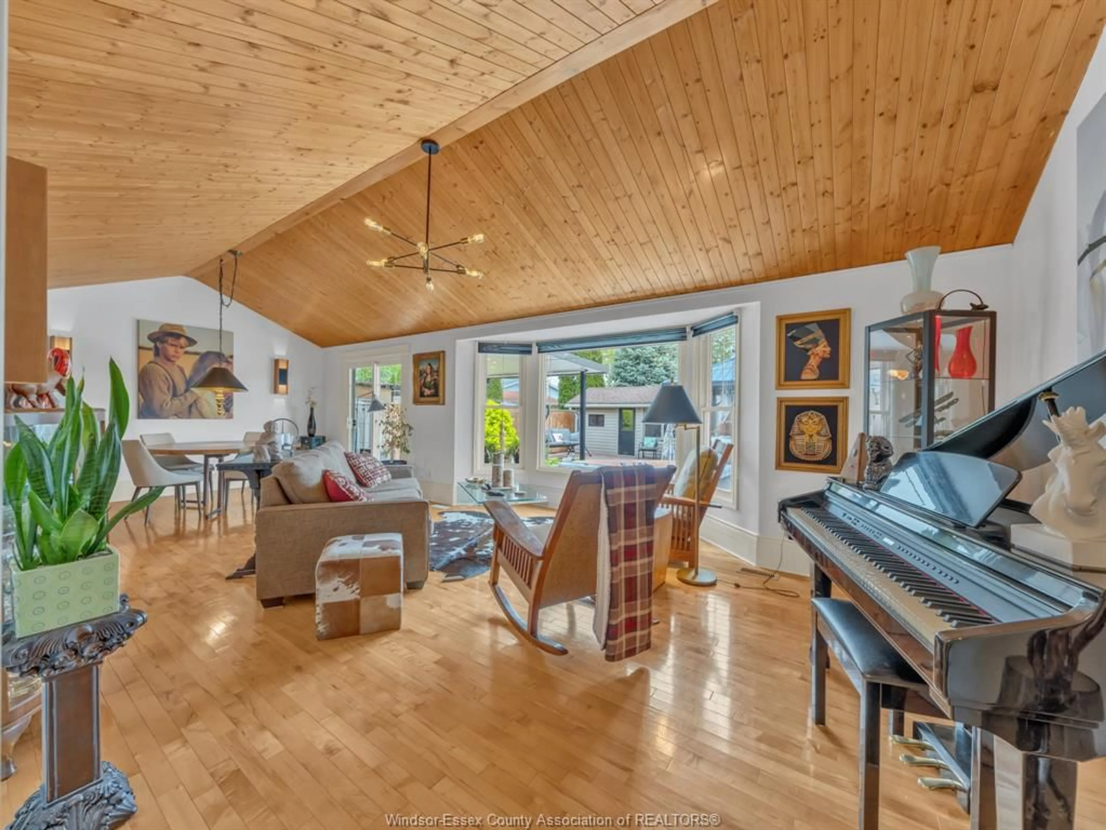 Living room with furniture, wood/laminate floor for 24 STATES, Amherstburg Ontario N9V 3M2