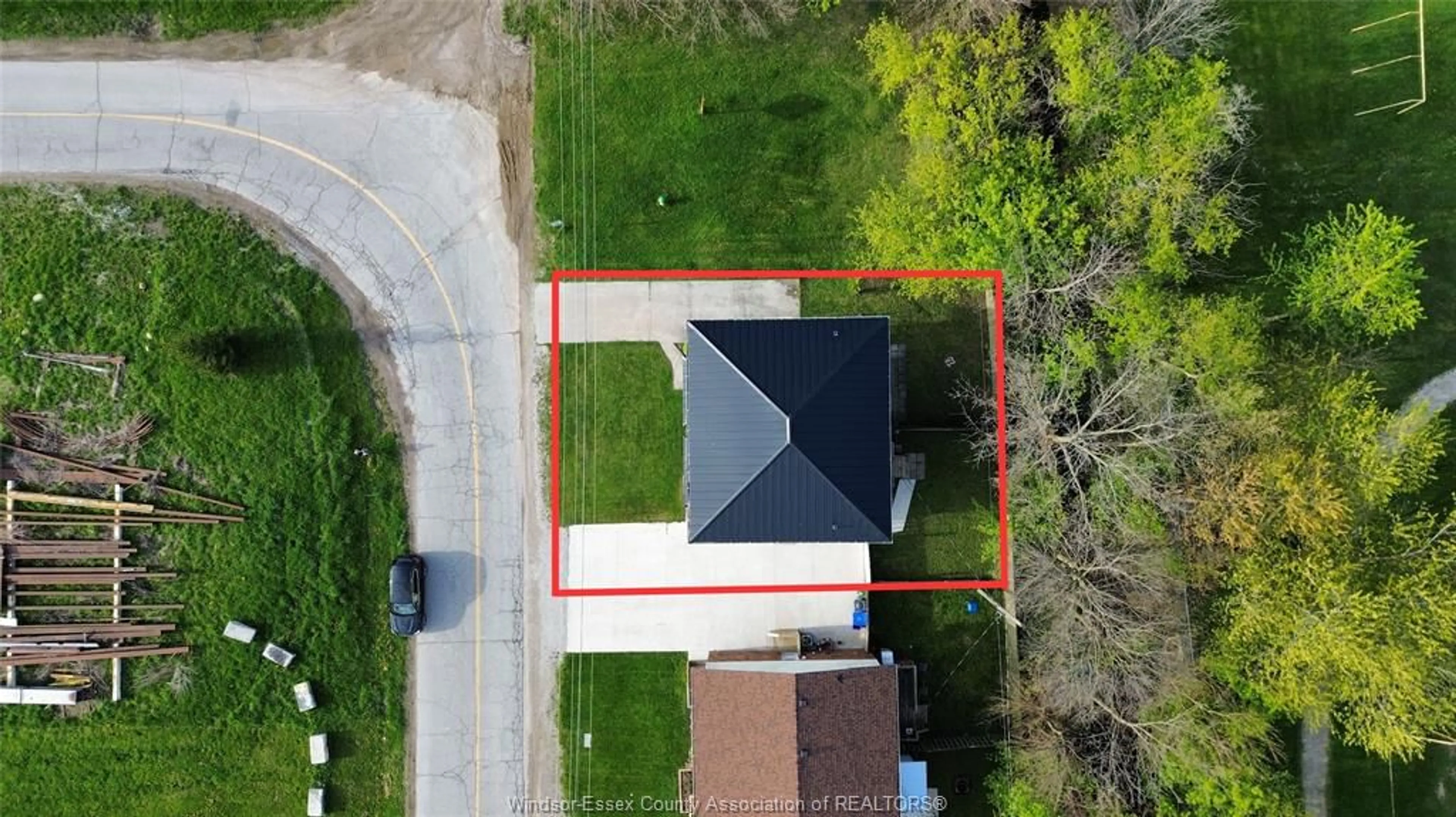 A pic from outside/outdoor area/front of a property/back of a property/a pic from drone, building for 206-208 Arthur St, Harrow Ontario N0R 1G0