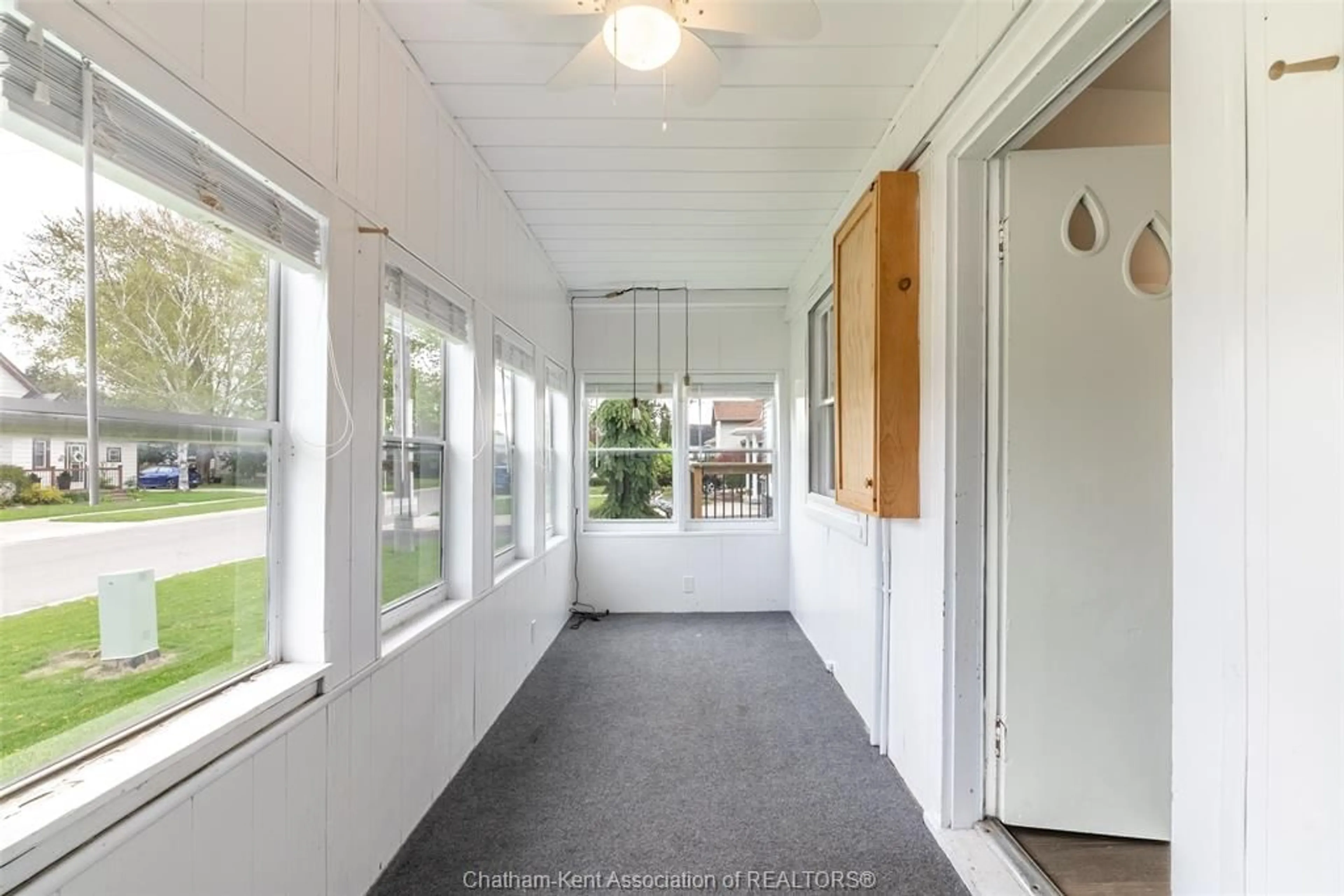 Indoor entryway for 200 Woods St, Chatham Ontario N7L 3R5