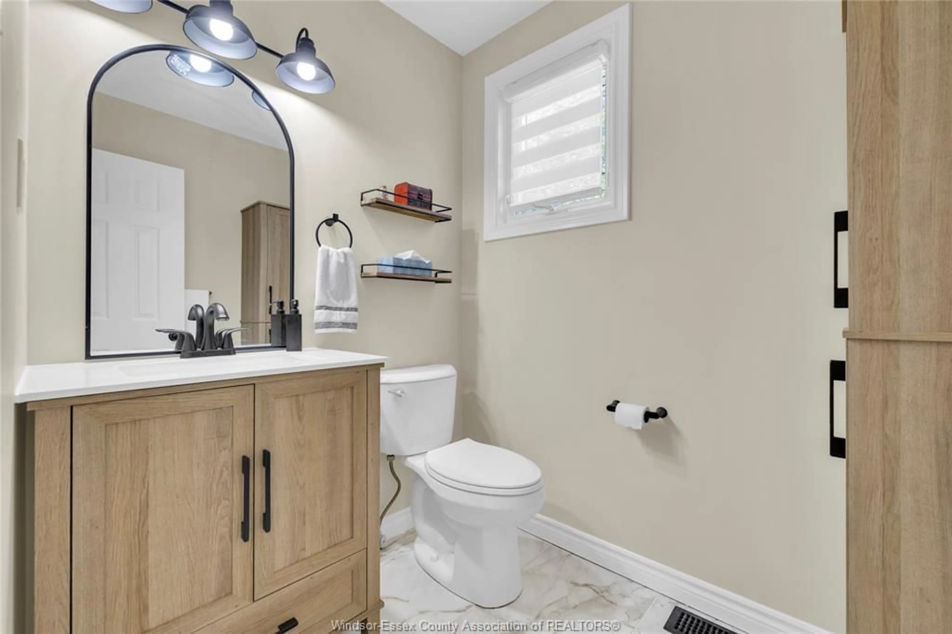 Standard bathroom, ceramic/tile floor for 3009 SUFFOLK St, Windsor Ontario N8R 1P1