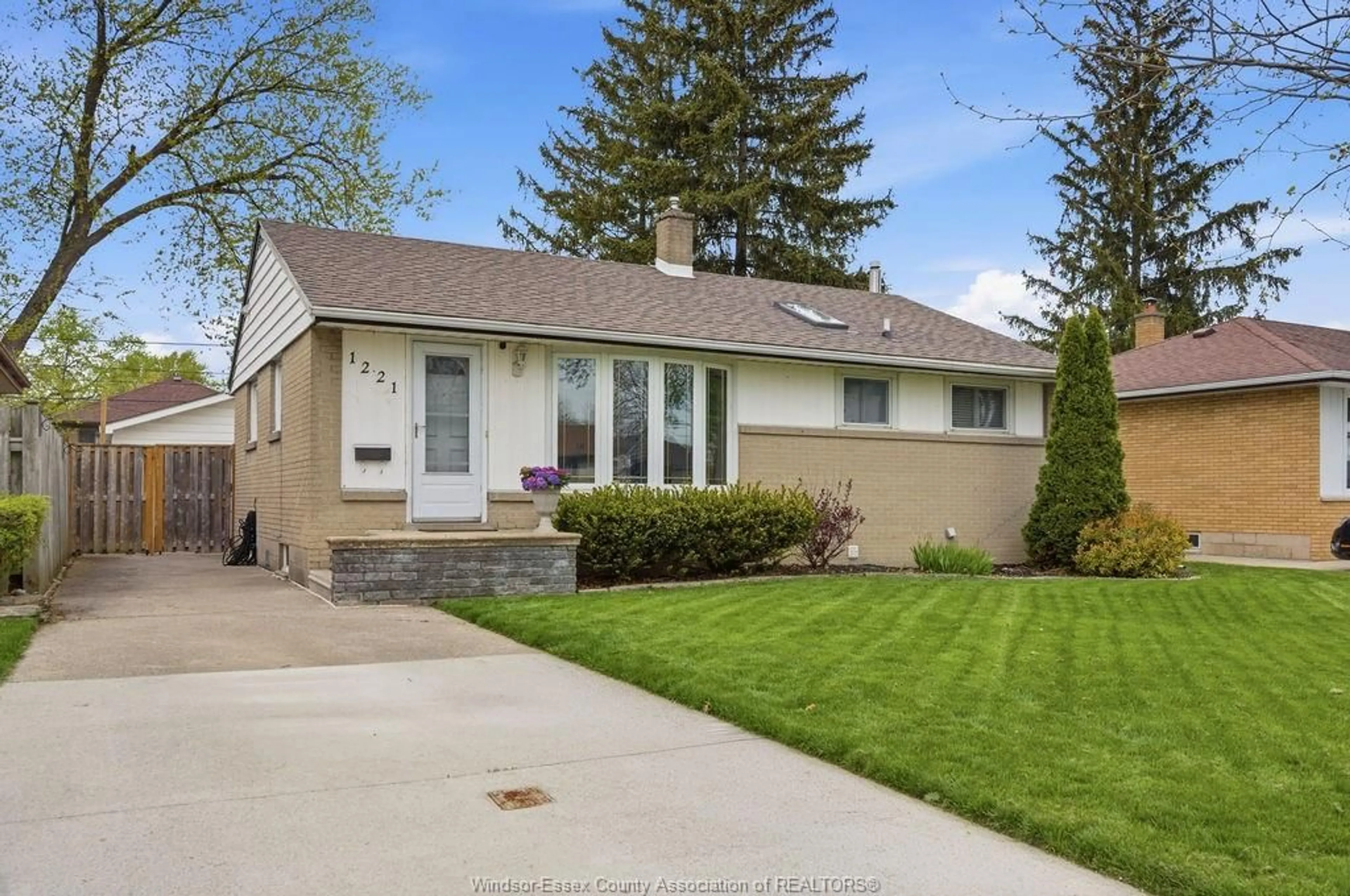 Home with vinyl exterior material, street for 1221 MATTHEW BRADY, Windsor Ontario N8S 3K2