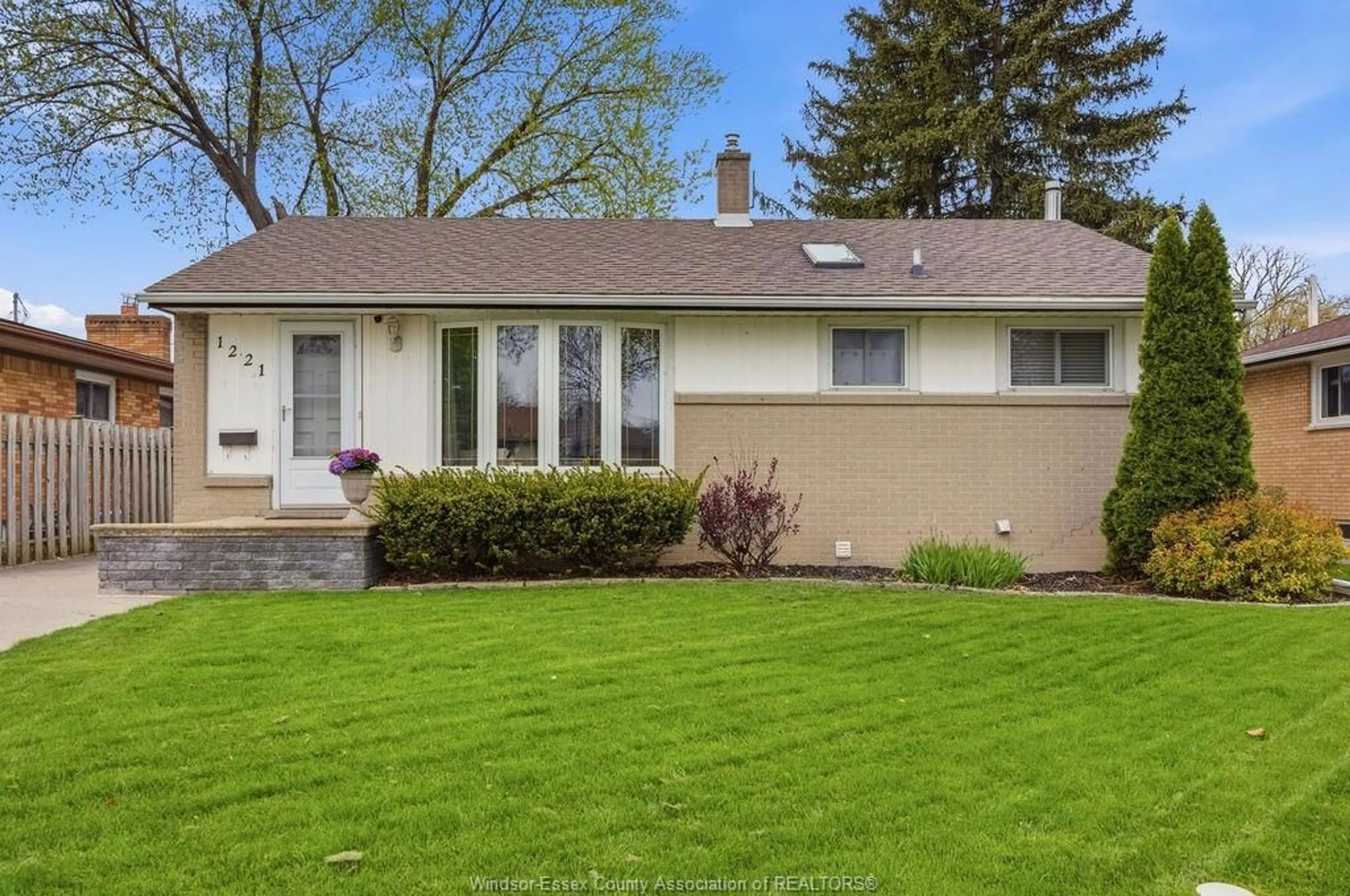 Home with vinyl exterior material, street for 1221 MATTHEW BRADY, Windsor Ontario N8S 3K2