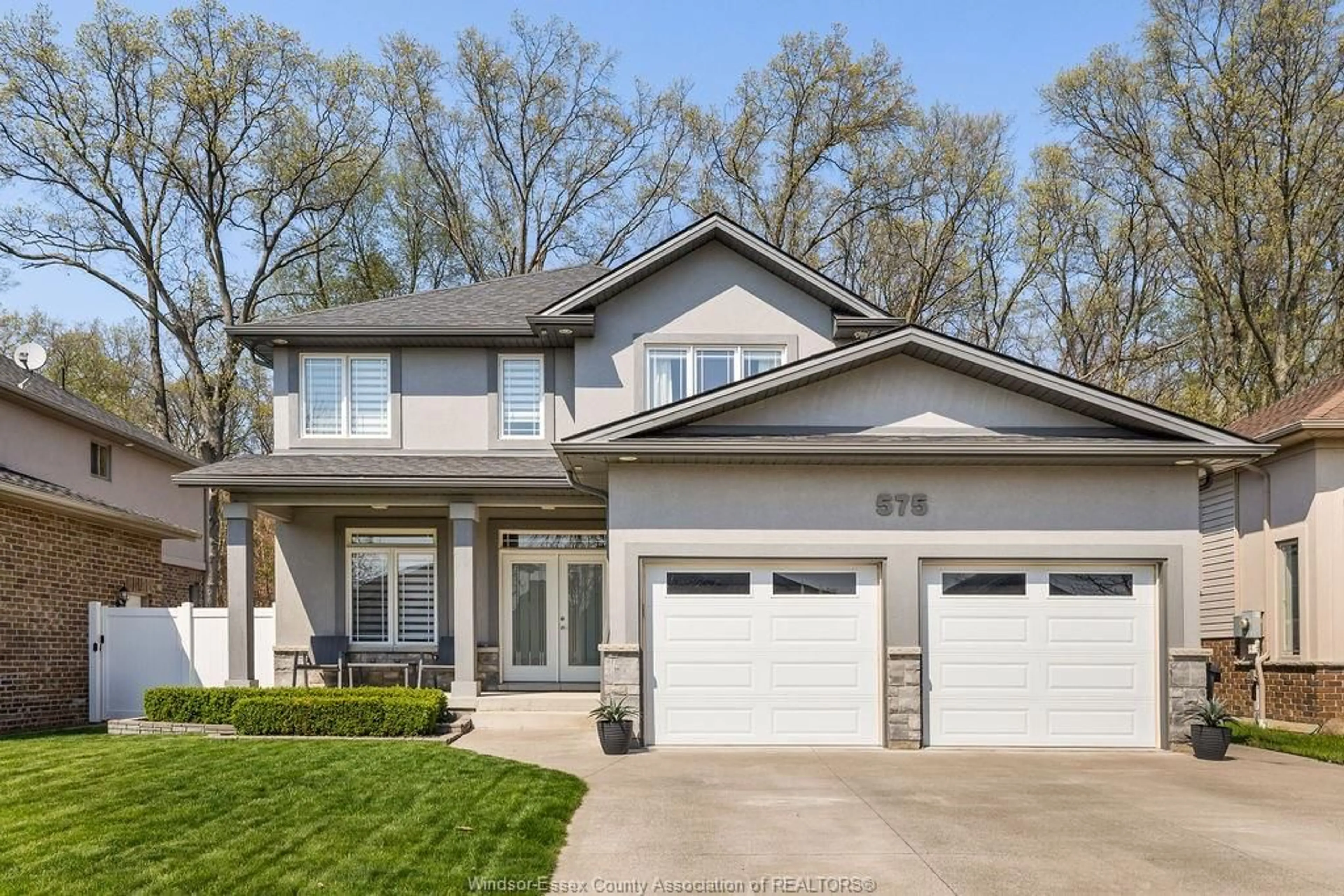 Home with vinyl exterior material, street for 575 INTERNATIONAL, LaSalle Ontario N9J 0A3