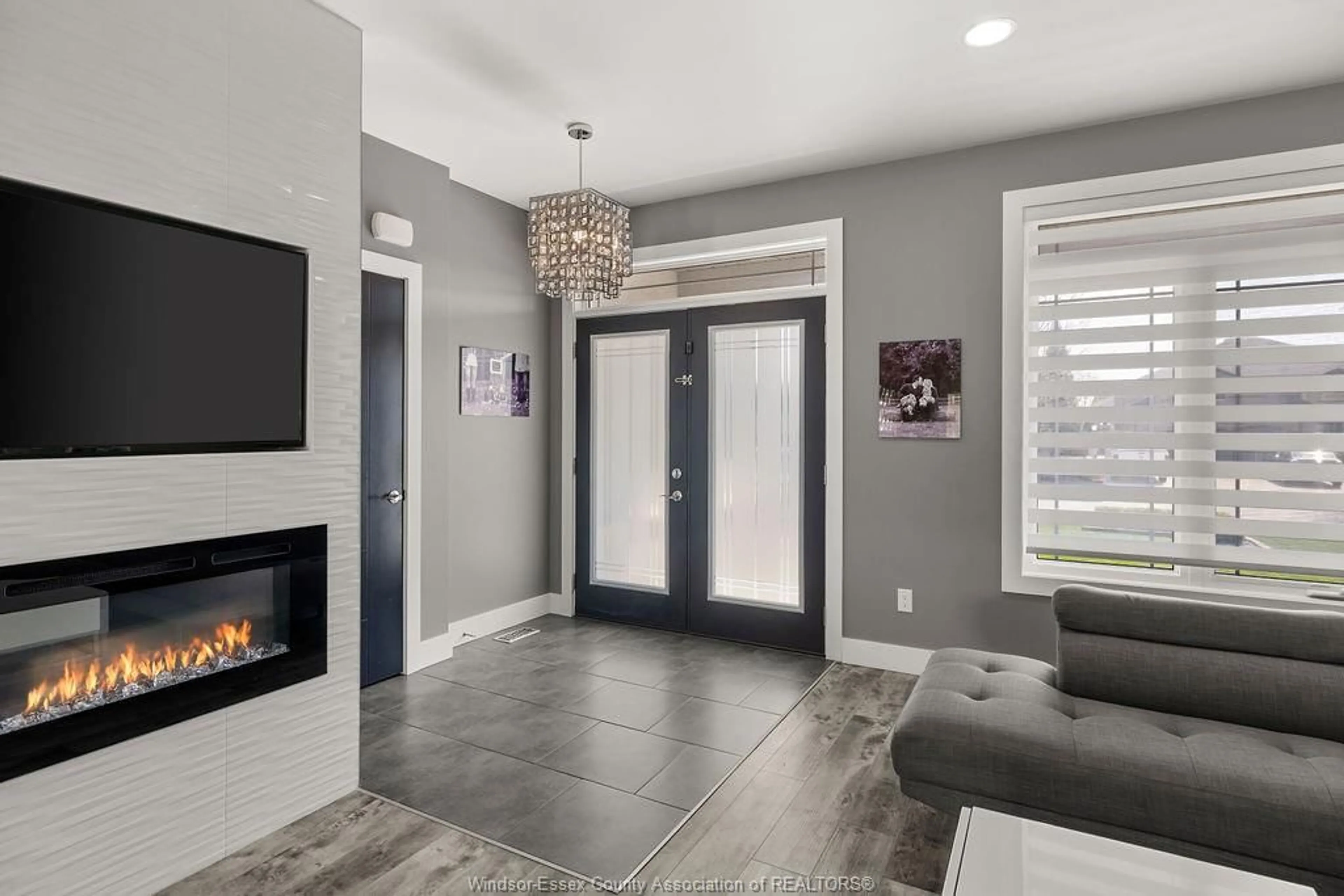 Indoor entryway for 575 INTERNATIONAL, LaSalle Ontario N9J 0A3