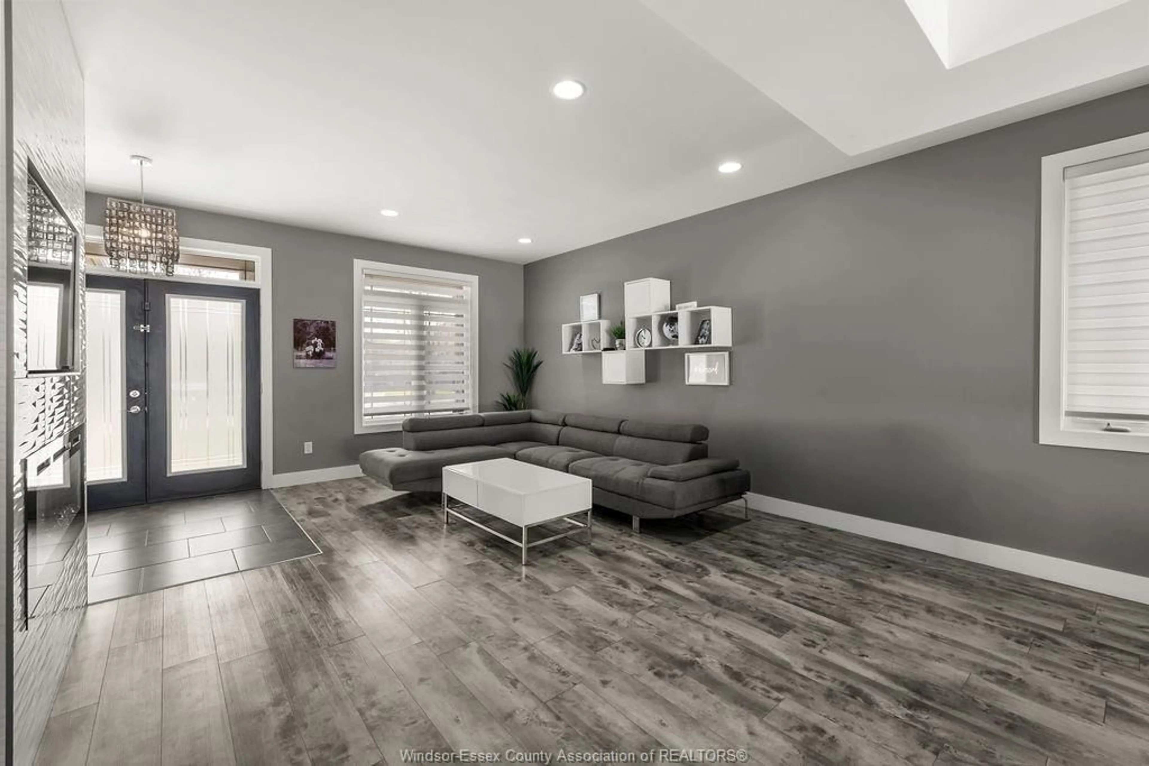 Unknown for 575 INTERNATIONAL, LaSalle Ontario N9J 0A3