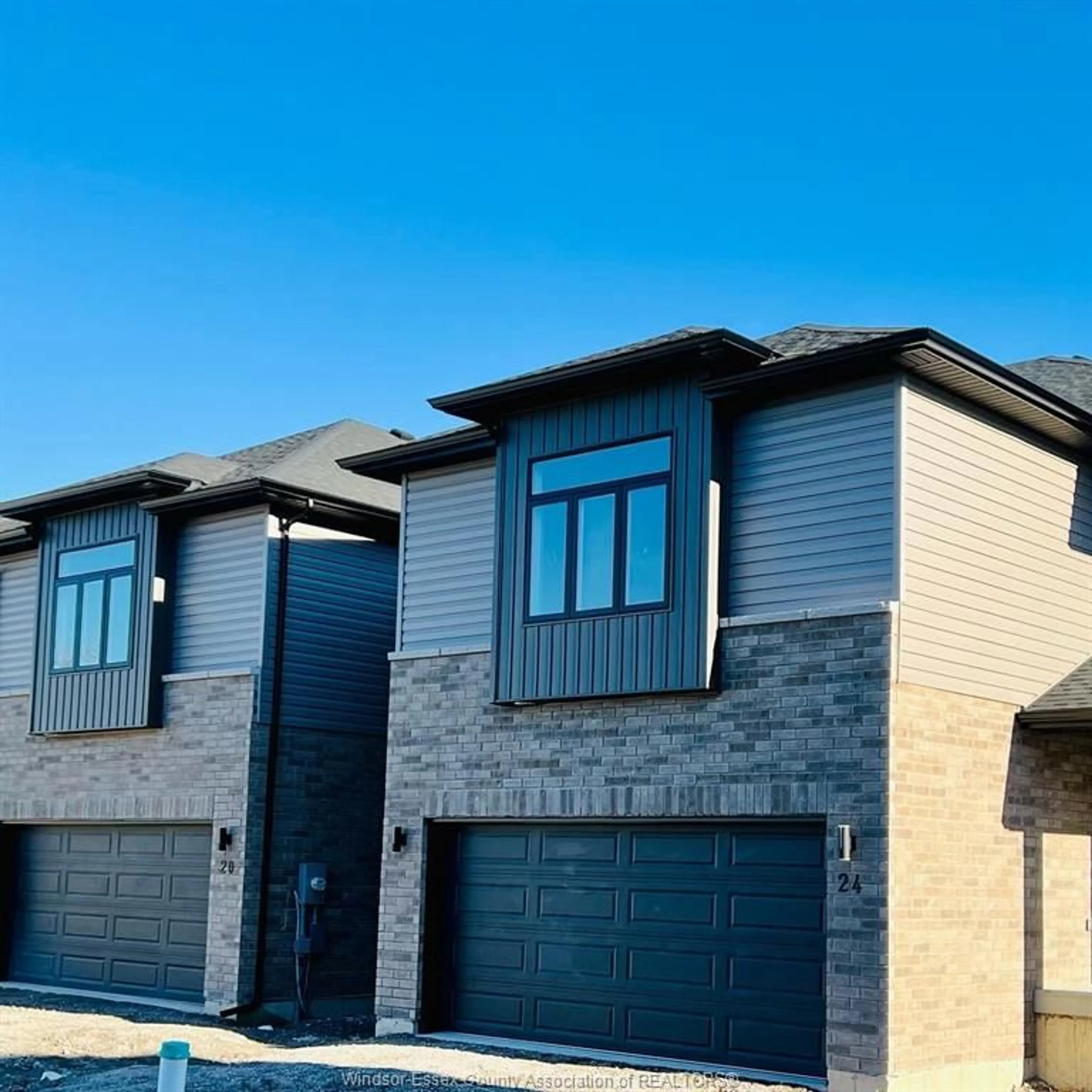 Home with brick exterior material, street for 8 BETTY Crt, Chatham Ontario N7M 0T9