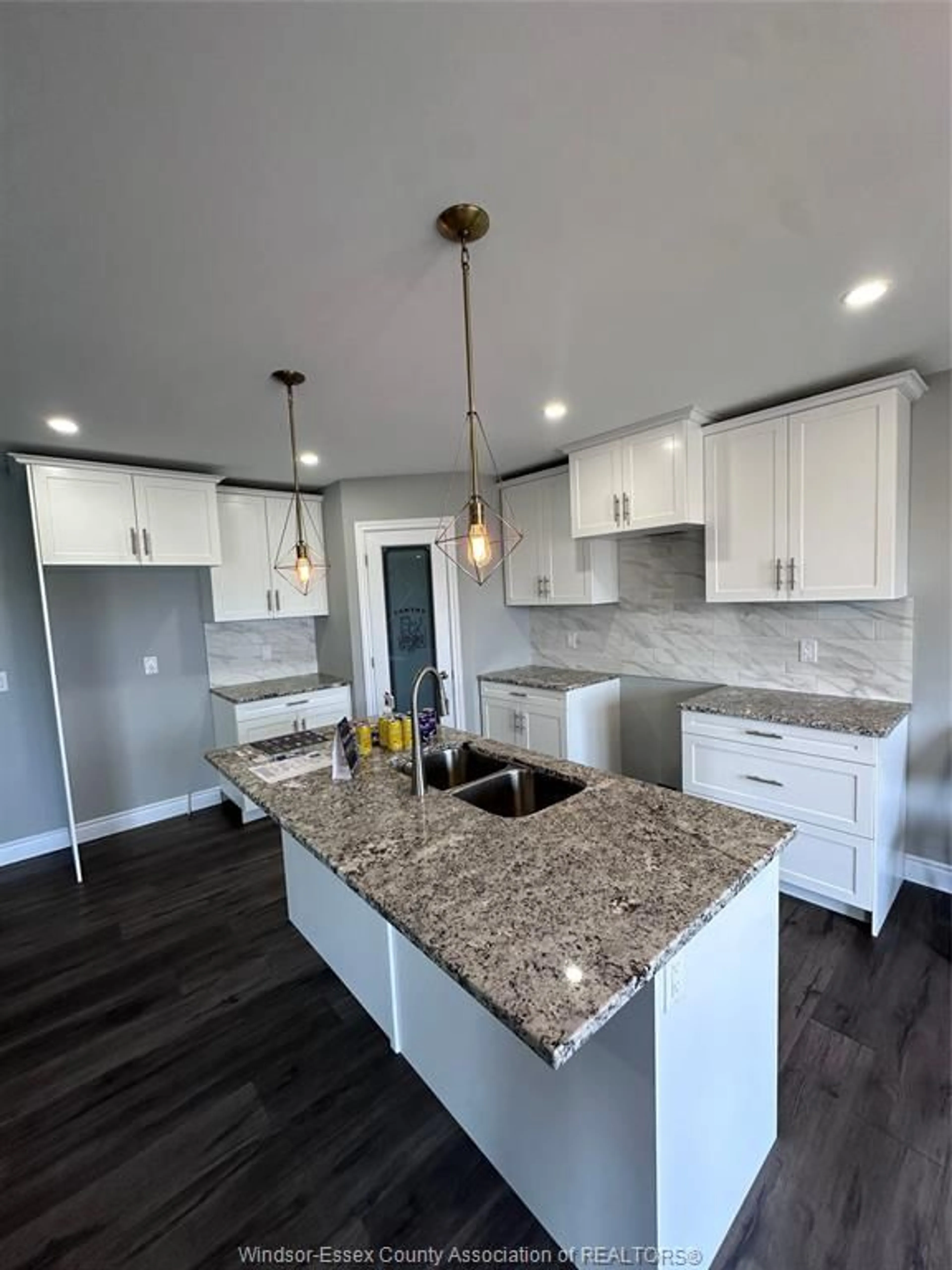 Open concept kitchen, unknown for 8 BETTY Crt, Chatham Ontario N7M 0T9